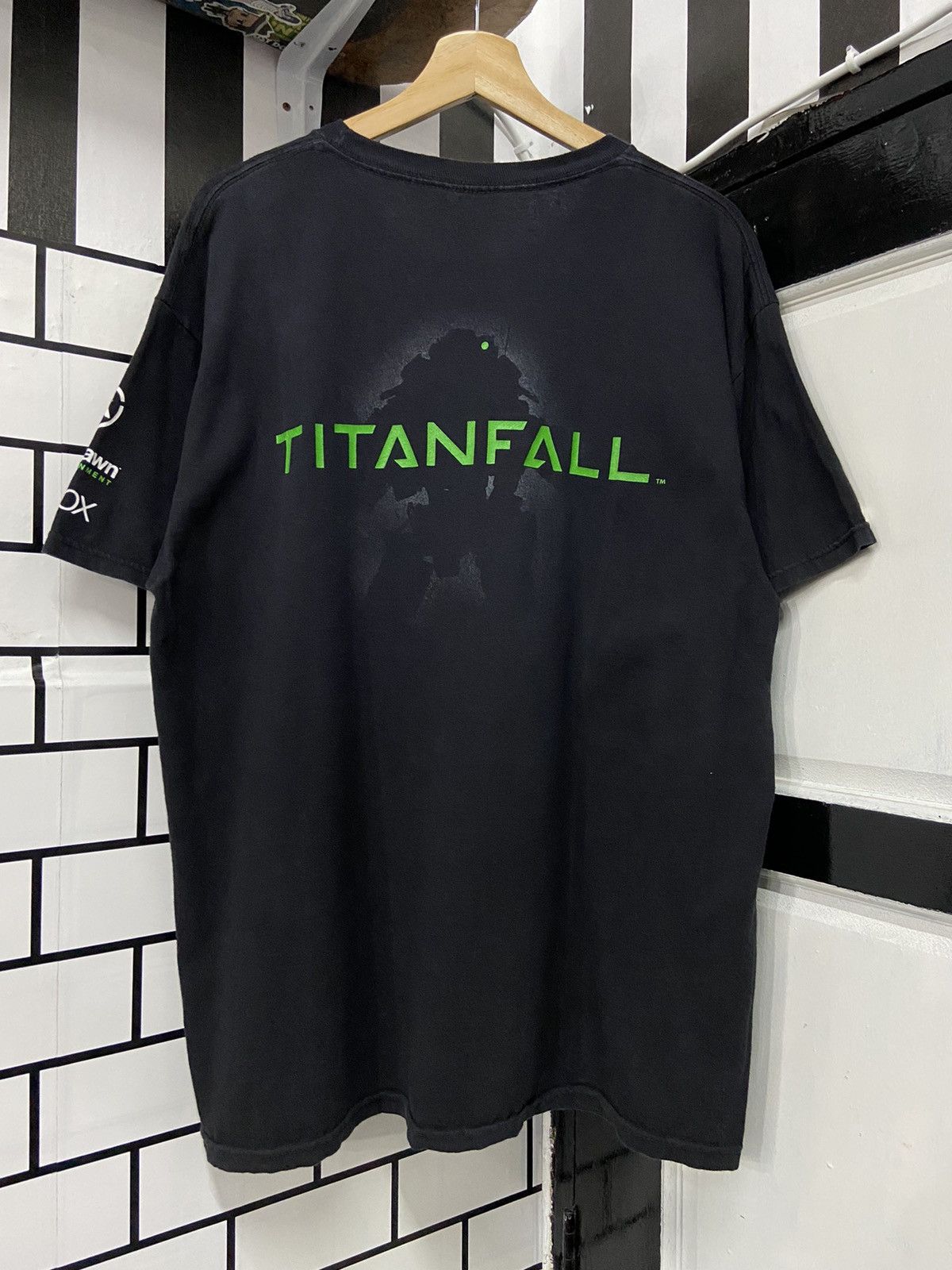 Vintage Vintage Tintanfall EA Xbox Game Promo Tshirt Size US XL / EU 56 / 4 - 2 Thumbnail