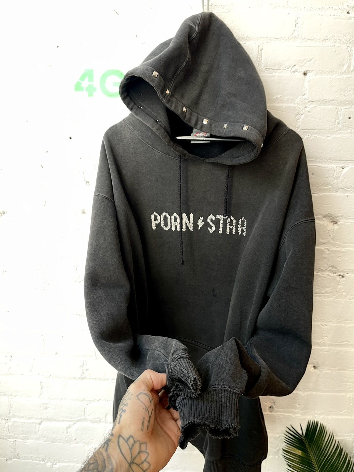 Vintage Vintage 90s THRASHED PORNSTAR PORN STAR BLACK HOODIE 4G Size US XXL / EU 58 / 5 - 5 Thumbnail