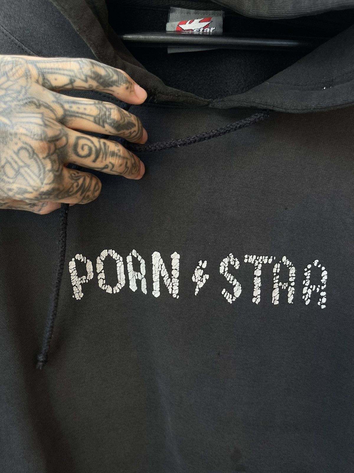 Vintage Vintage 90s THRASHED PORNSTAR PORN STAR BLACK HOODIE 4G Size US XXL / EU 58 / 5 - 2 Thumbnail