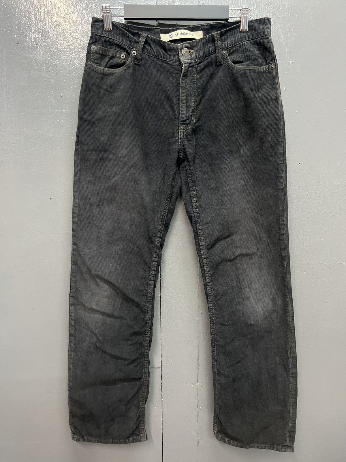 image of Gap Straight Fit Casual Pant Size 32 in Black, Men's