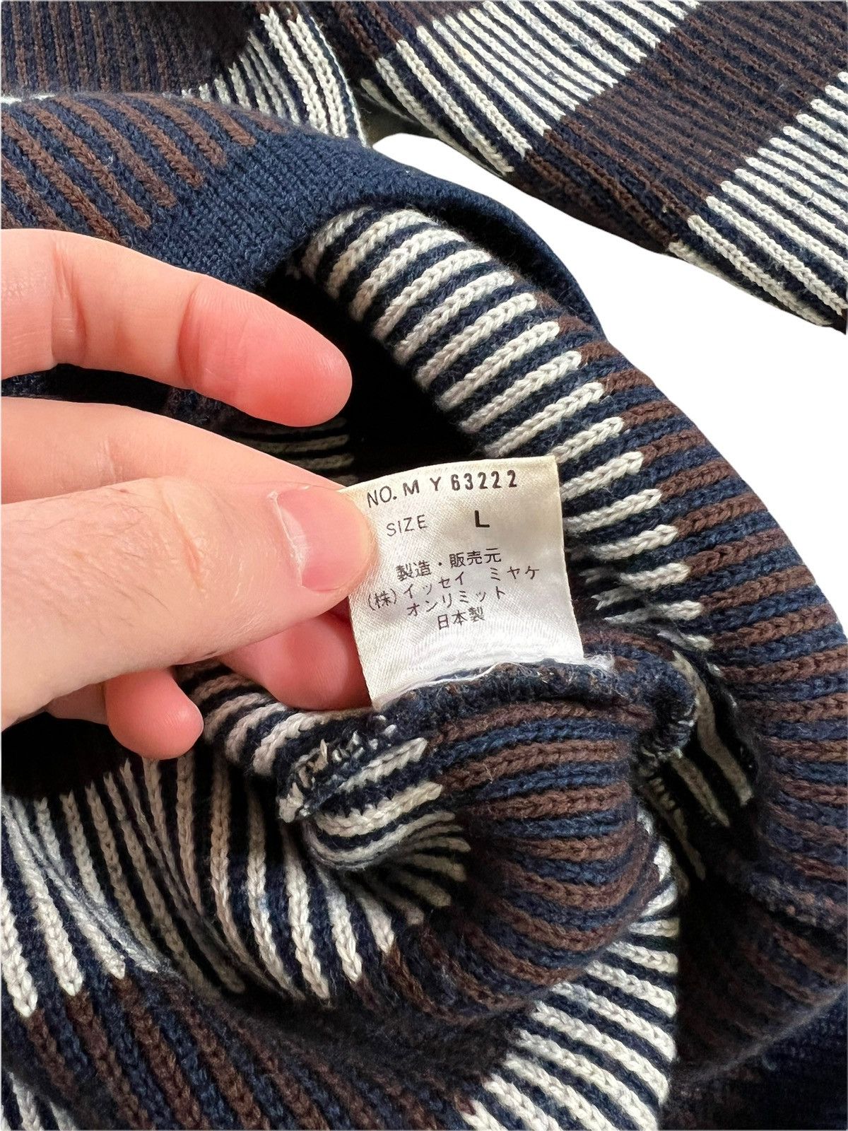 Issey Miyake 1980’s GIANT Spring Clip Sweater Size US L / EU 52-54 / 3 - 10 Thumbnail