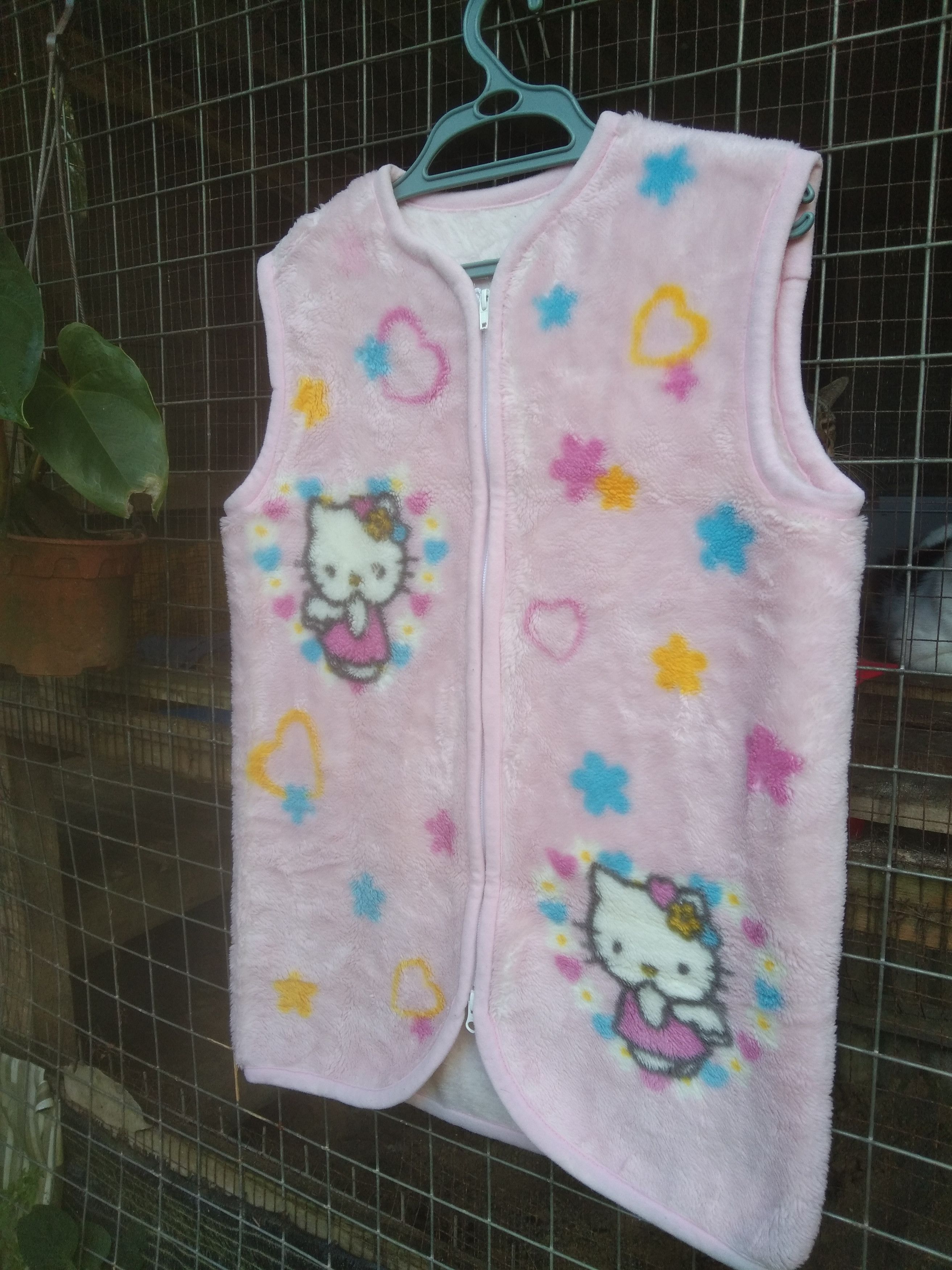 Japanese Brand HELLO KITTY SOFT & SMOOTH SLEEVELESS JACKET Size M / US 6-8 / IT 42-44 - 2 Thumbnail