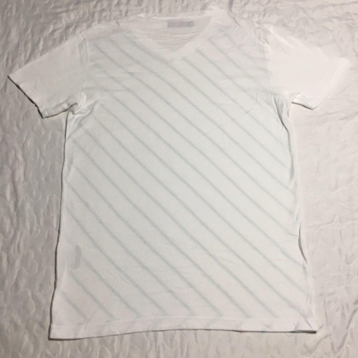 v neck tee