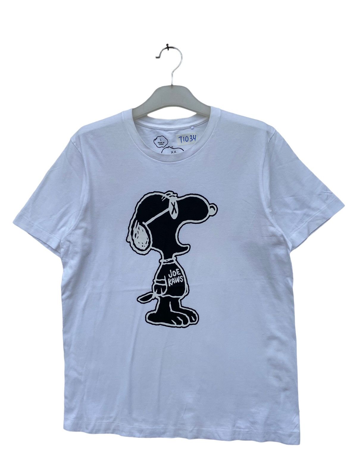 Kaws × Peanuts × Uniqlo Kaws X Snoopy X Uniqlo Tees Size US L / EU 52-54 / 3 - 1 Thumbnail
