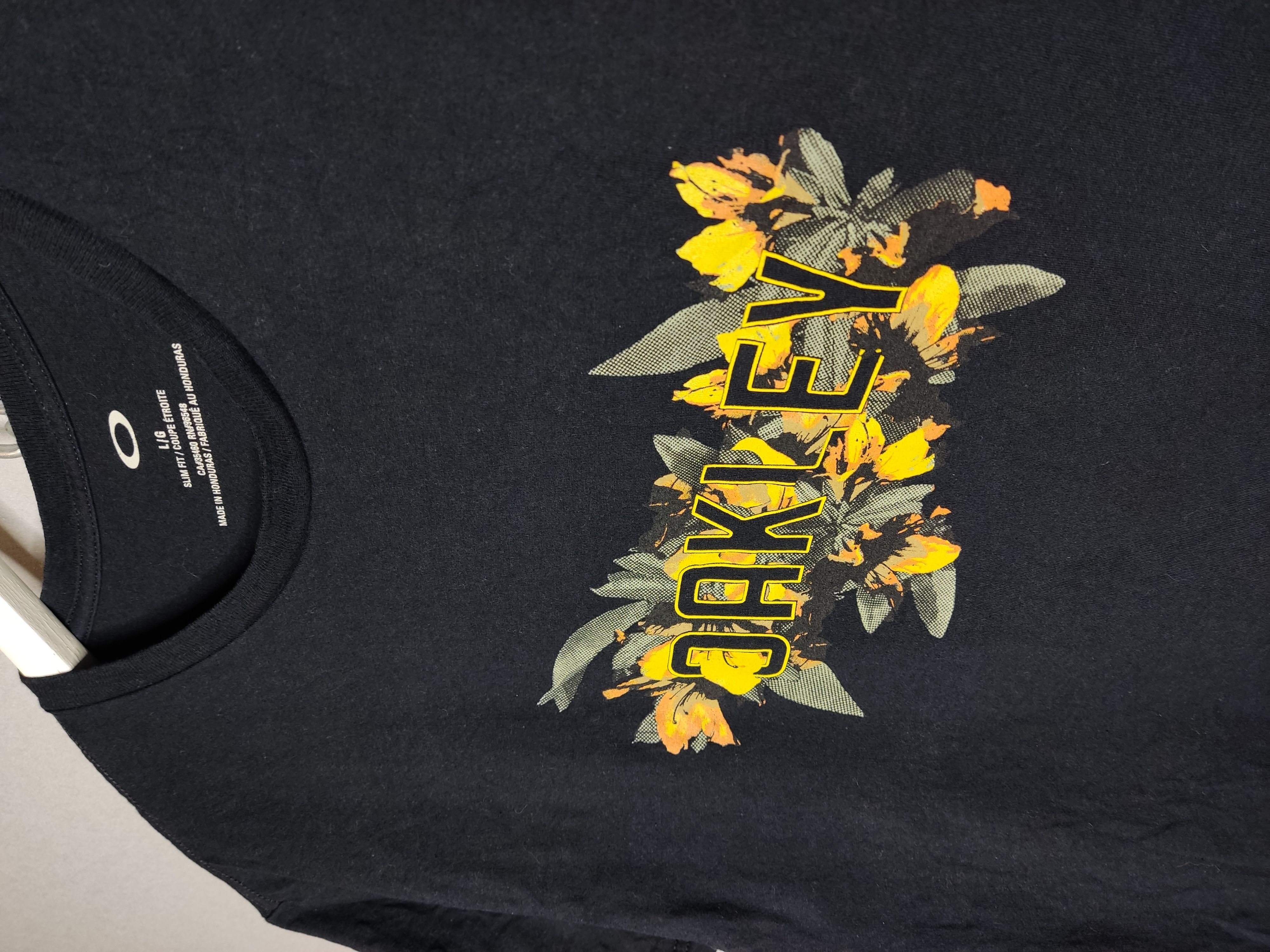 Pre-owned Oakley Floral Print Center Logo Tee In Black