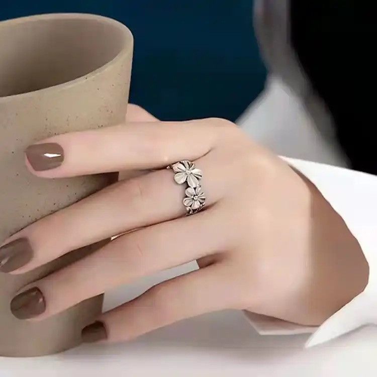 Jewelry Flower Petals Adjustable Ring Size ONE SIZE - 2 Thumbnail