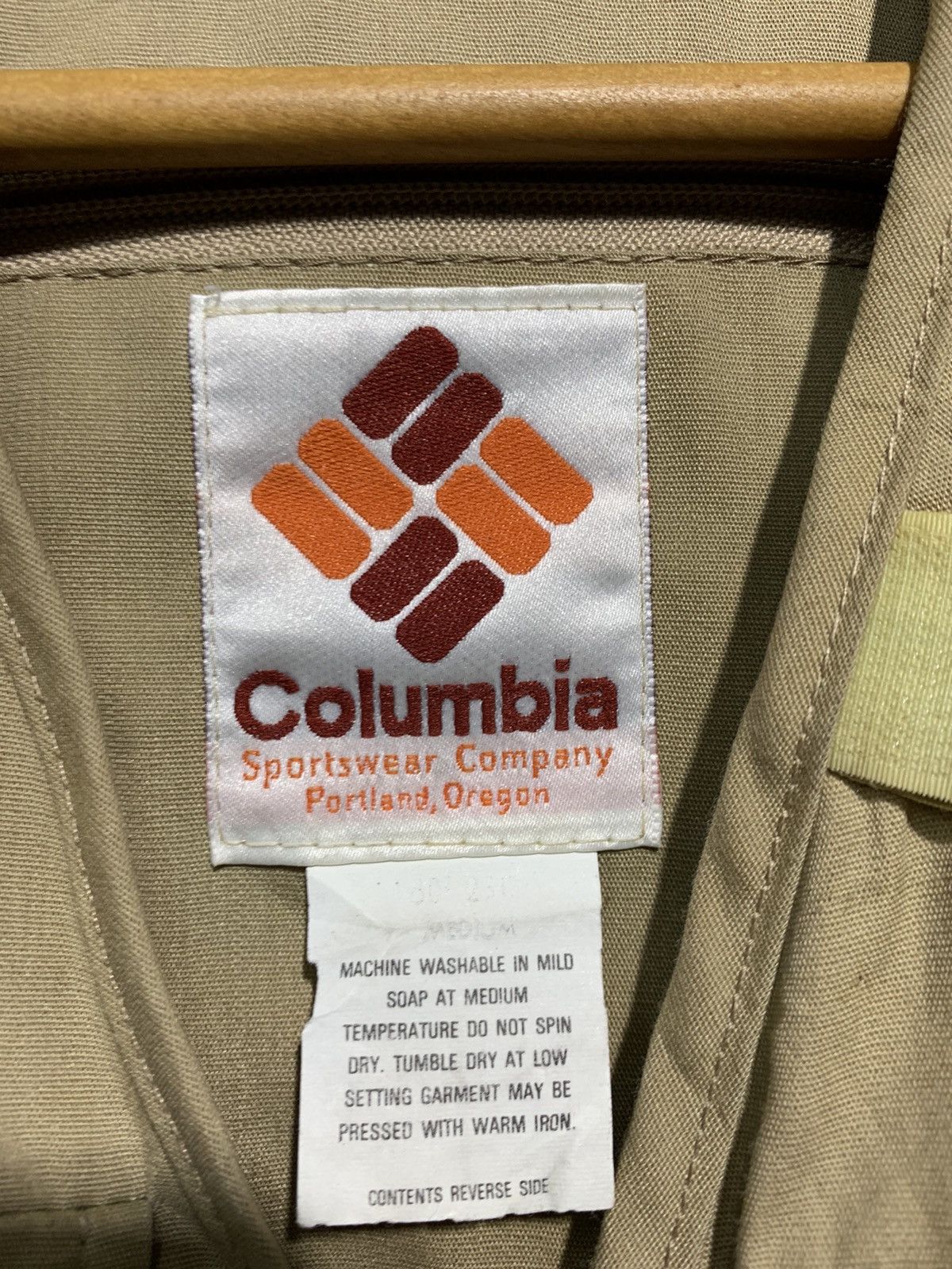 Columbia 🔥COLUMBIA WILD MAN CAMPING MULTIPOCKETS VEST Size US L / EU 52-54 / 3 - 9 Thumbnail