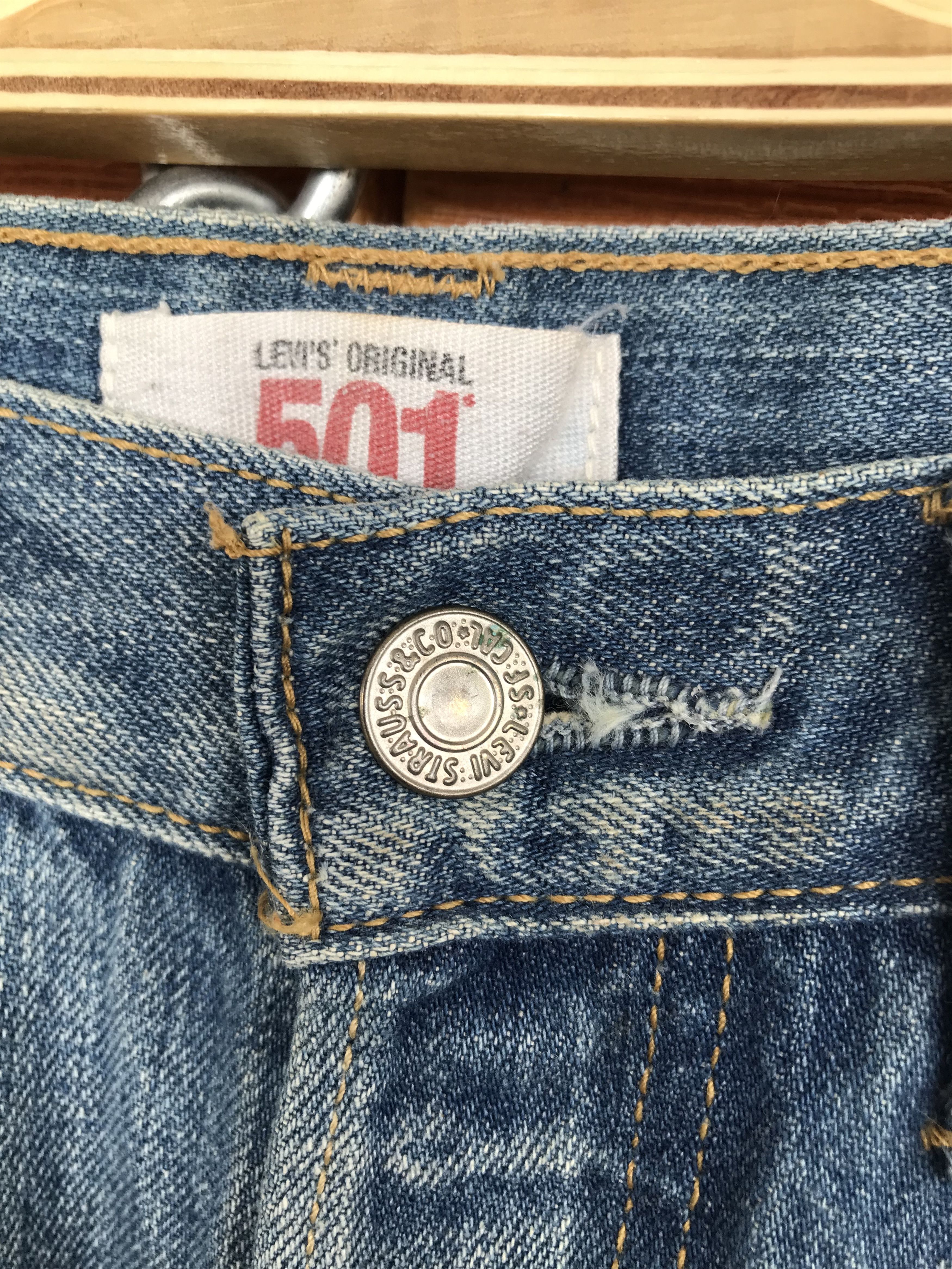 Levi's Vintage Clothing Vintage Levis 501 Clawmark Distressed Denim Jeans Size US 32 / EU 48 - 19 Thumbnail