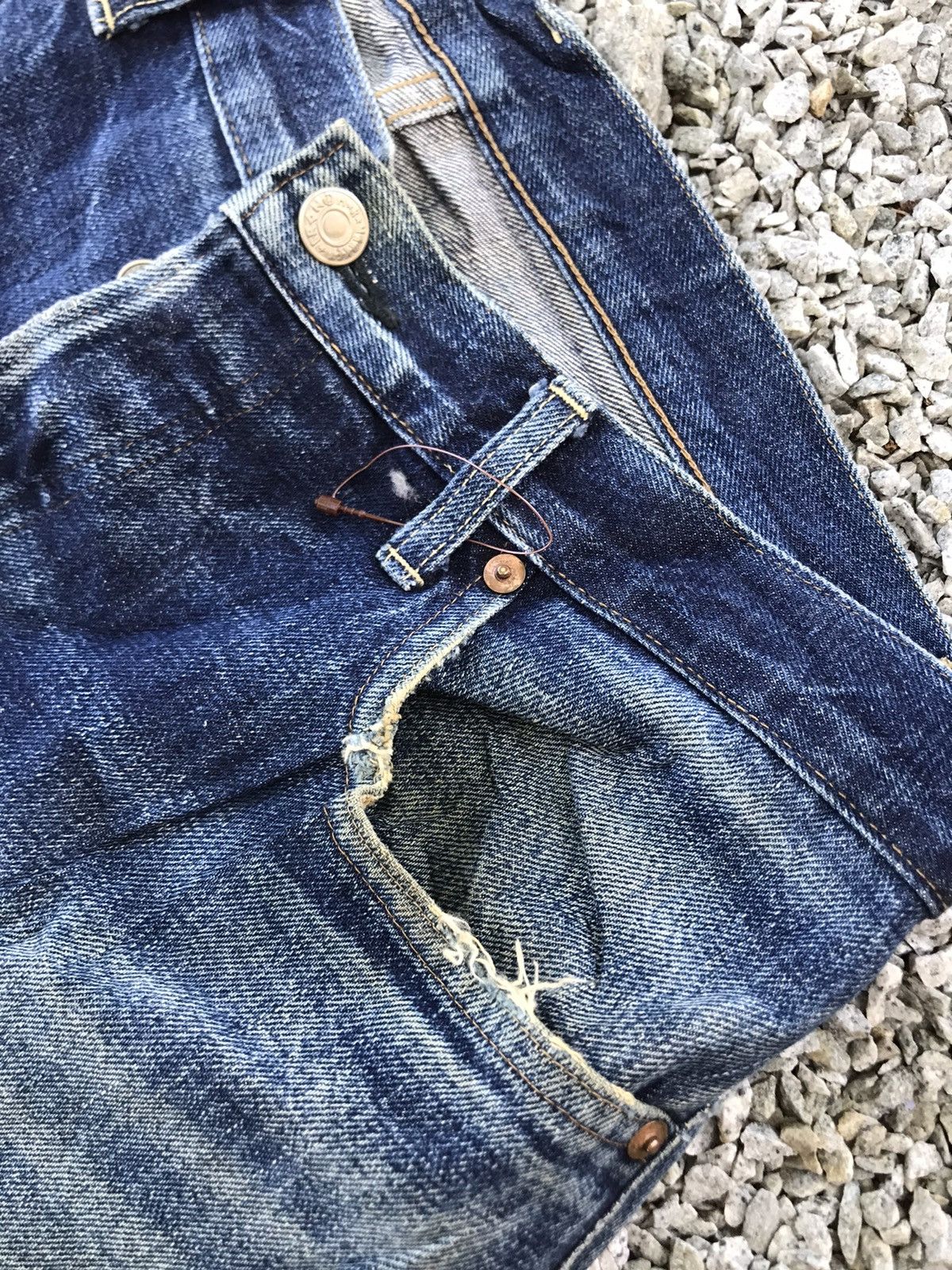 Okura DISTRESSED Thrashed Okura Indigo SELVEDGE JAPAN denim Baggy Size US 33 - 7 Thumbnail