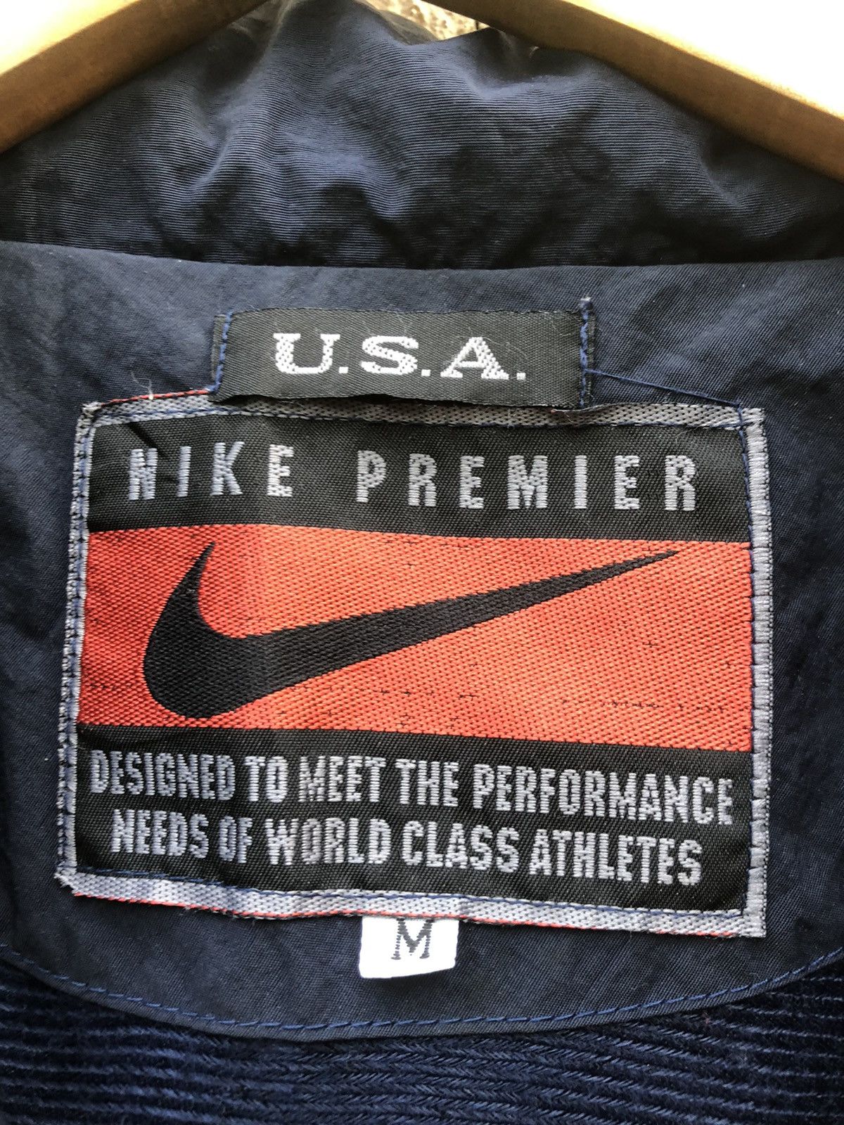 Vintage True Vintage Nike Centre Swoosh Center Logo Size US L / EU 52-54 / 3 - 4 Thumbnail