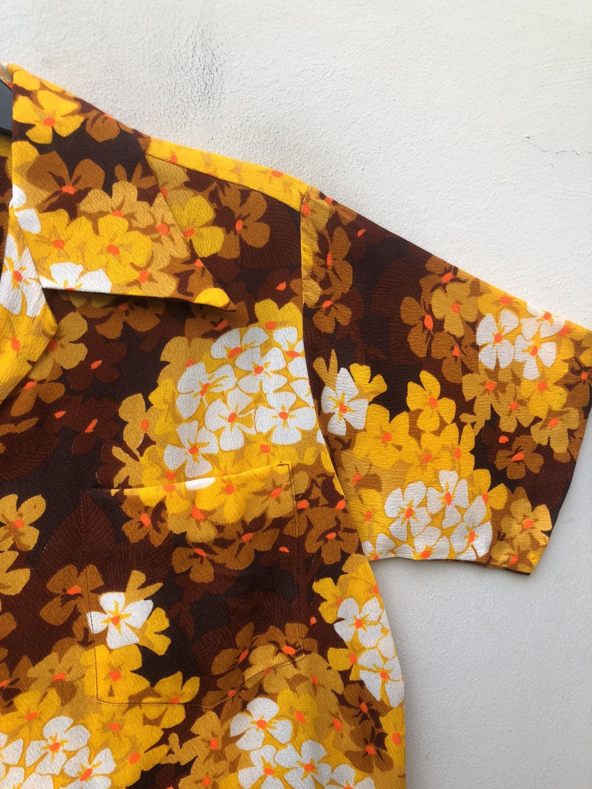 Other 60s 70s Hookano Brand Flower Psychedelic Hawaiian Barkcloth Size US M / EU 48-50 / 2 - 7 Thumbnail