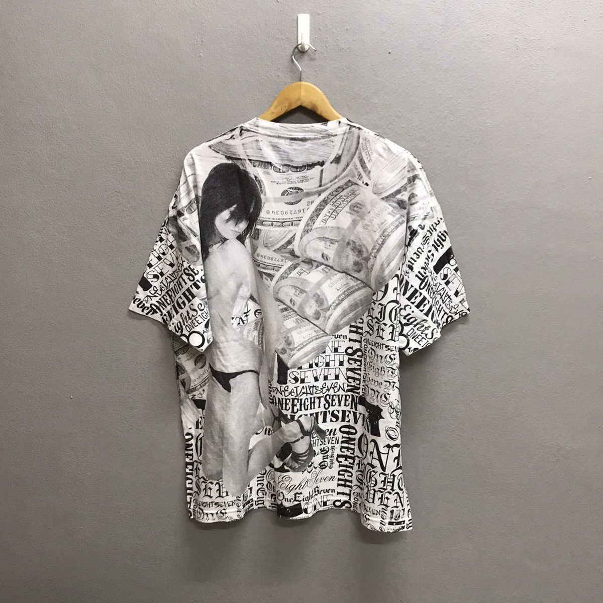 Vintage Vintage Y2k Overprint Naked Dolar Notes Tshirt Size US XL / EU 56 / 4 - 5 Thumbnail