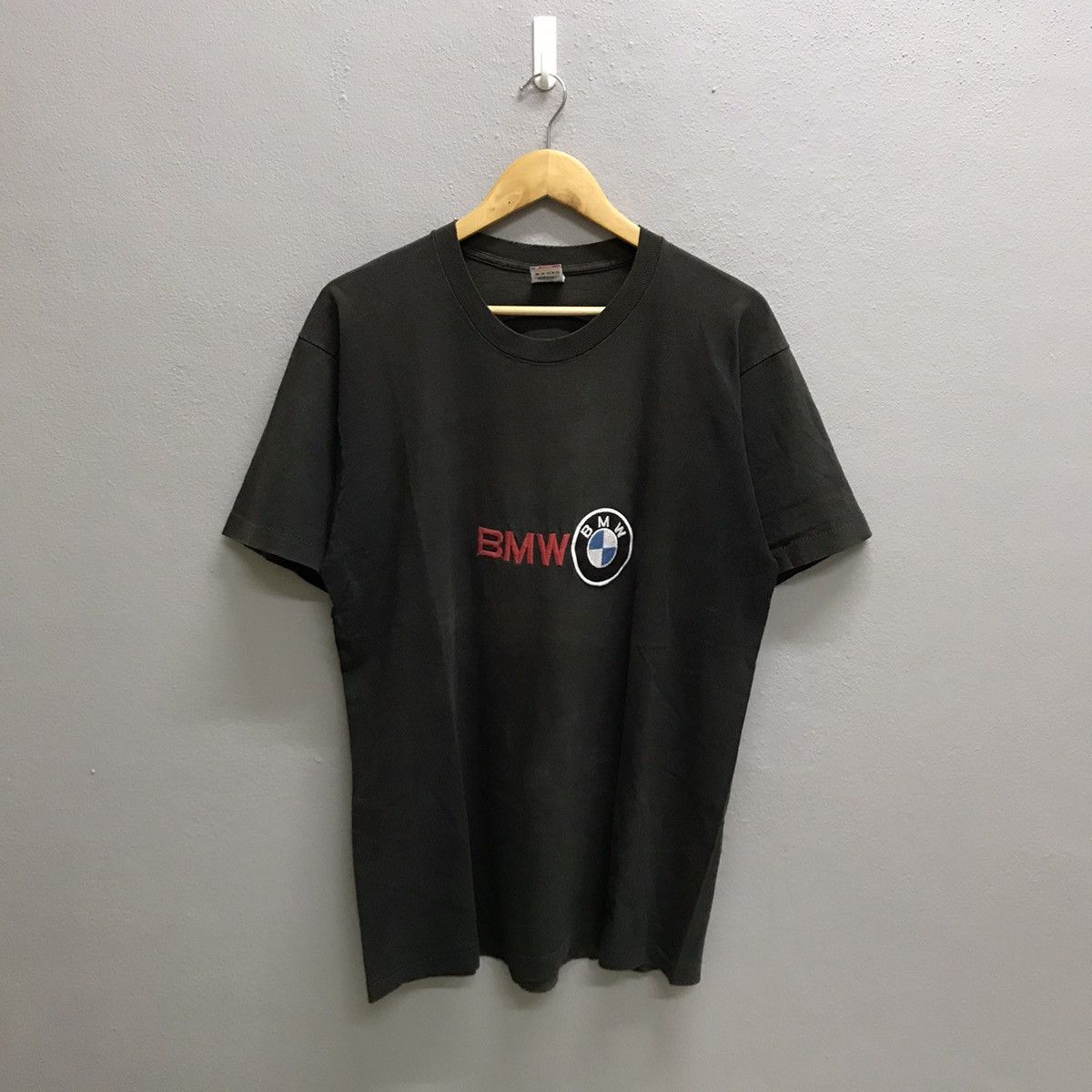 BMW 🔥sun faded🔥Vintage 90s BMW Emroidery logo Motorsport Tshirt Size US L / EU 52-54 / 3 - 3 Thumbnail