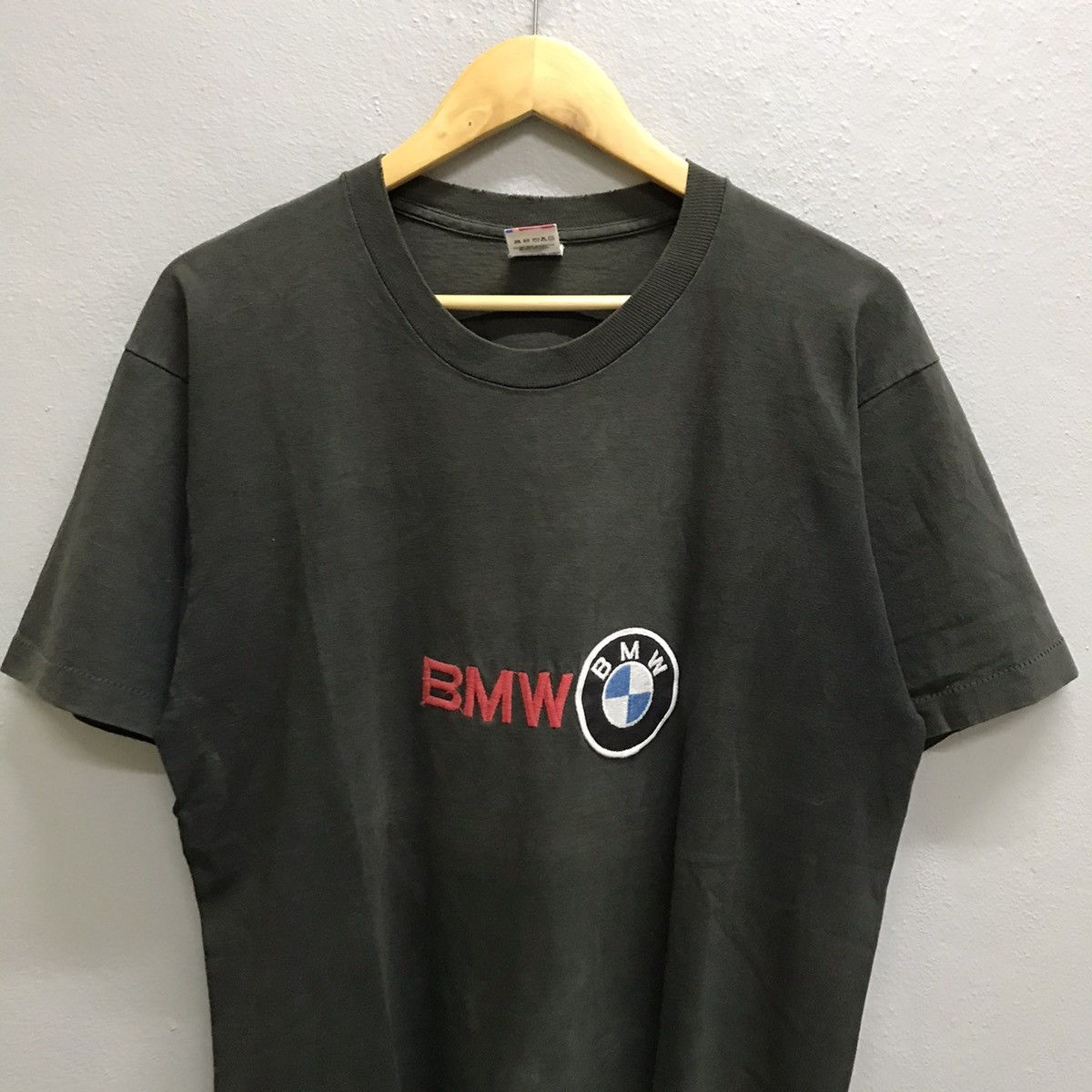 BMW 🔥sun faded🔥Vintage 90s BMW Emroidery logo Motorsport Tshirt Size US L / EU 52-54 / 3 - 4 Thumbnail