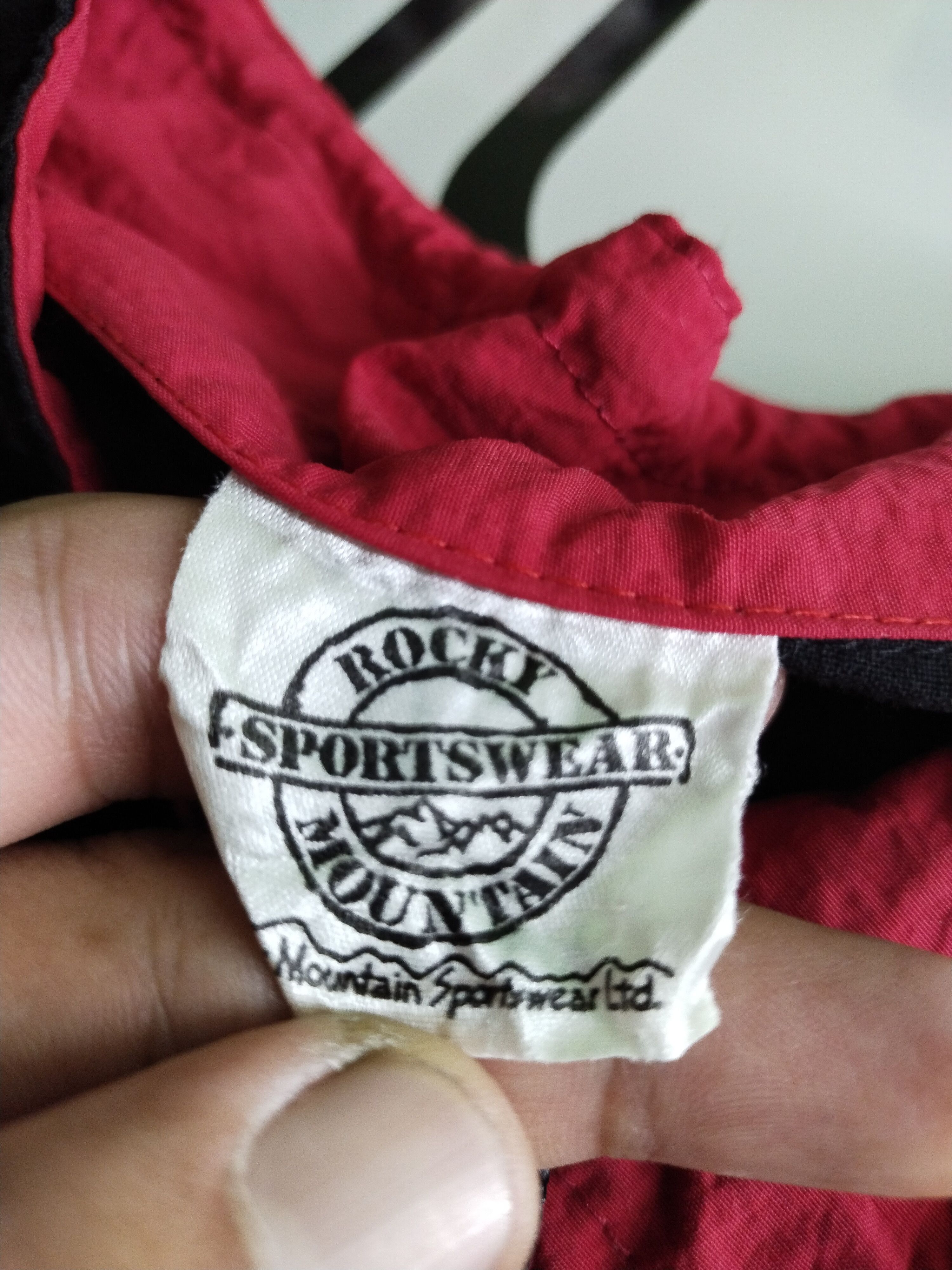 Sports Specialties VINTAGE CANADA 2005 EXPOSITION CALGARY ALBERTA Size US XL / EU 56 / 4 - 6 Thumbnail