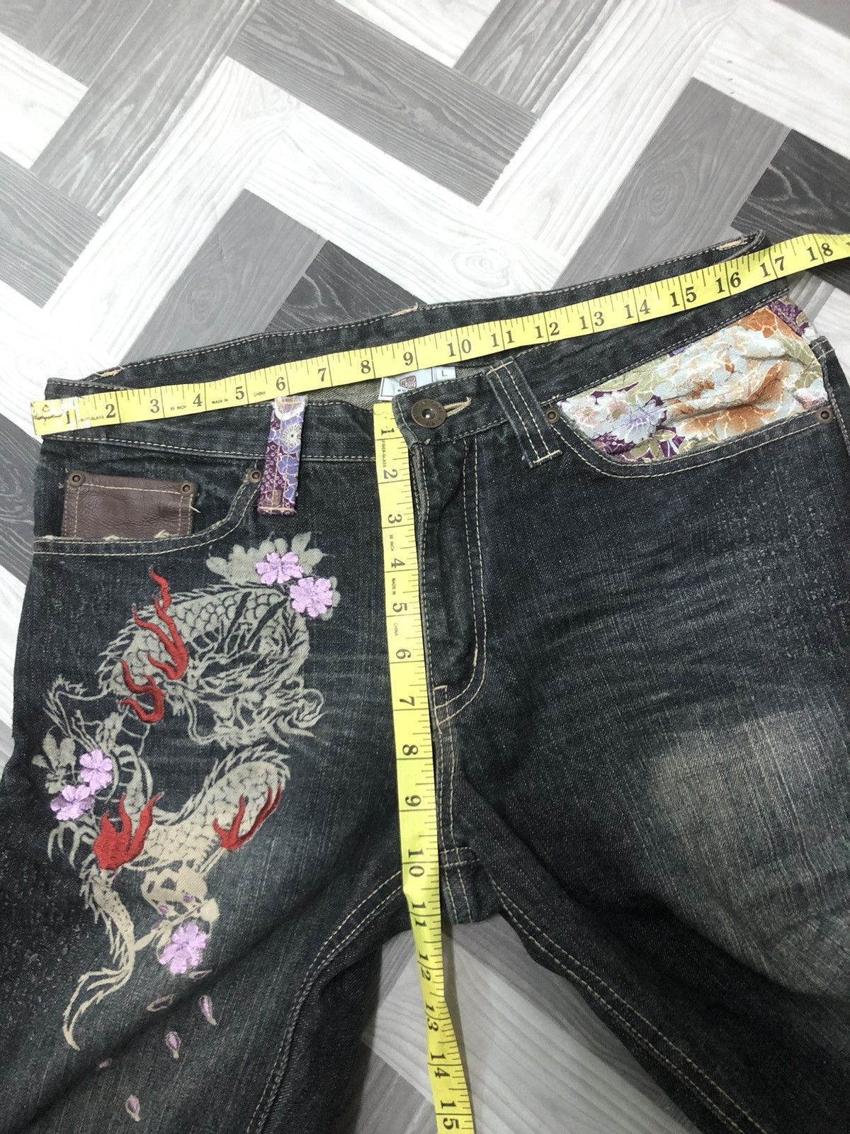 Japanese Brand VINTAGE GUMU SUKAJAN DRAGON EMBROIDERY DENIM Size US 34 / EU 50 - 14 Thumbnail
