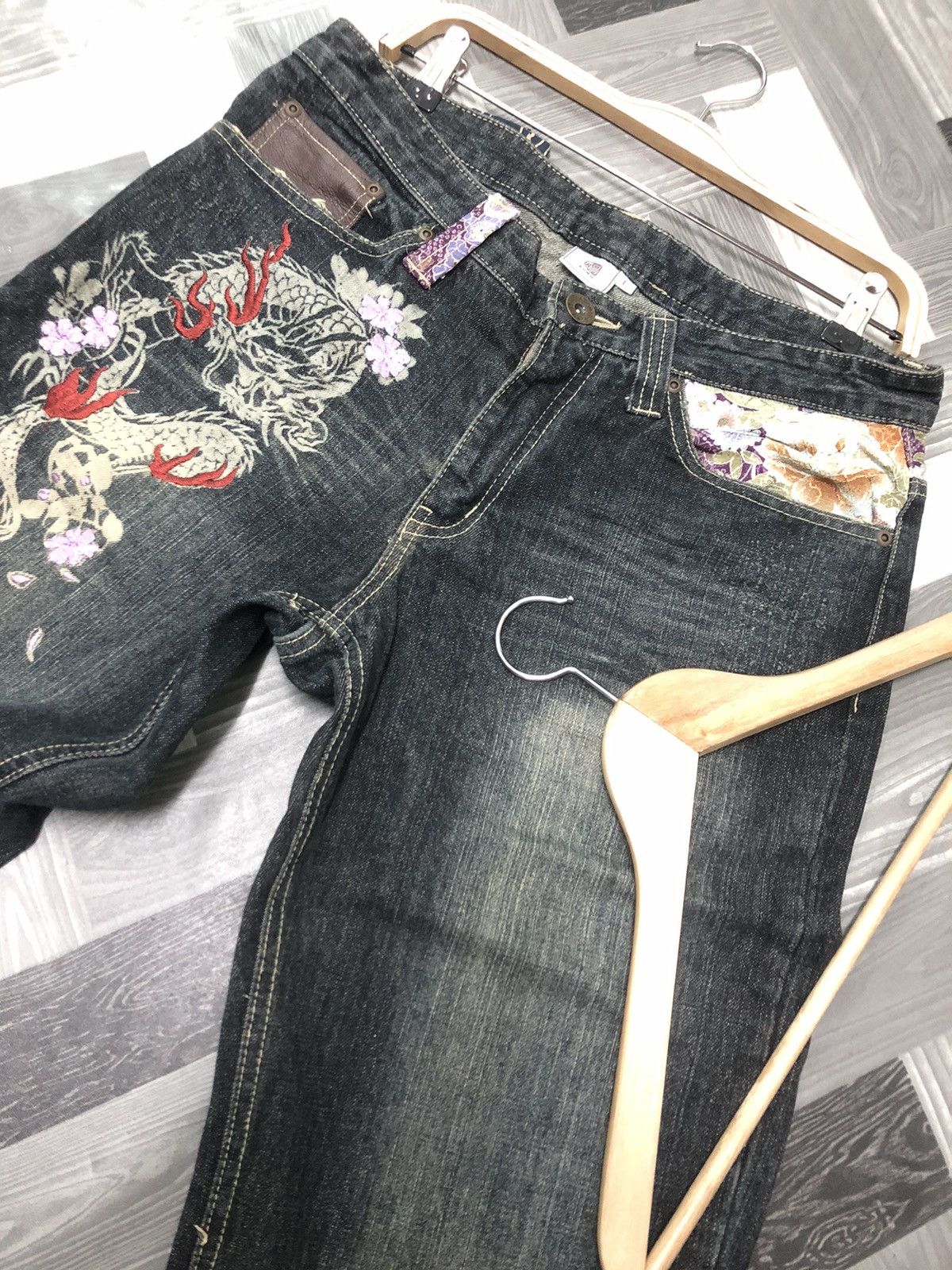 Japanese Brand VINTAGE GUMU SUKAJAN DRAGON EMBROIDERY DENIM Size US 34 / EU 50 - 5 Thumbnail