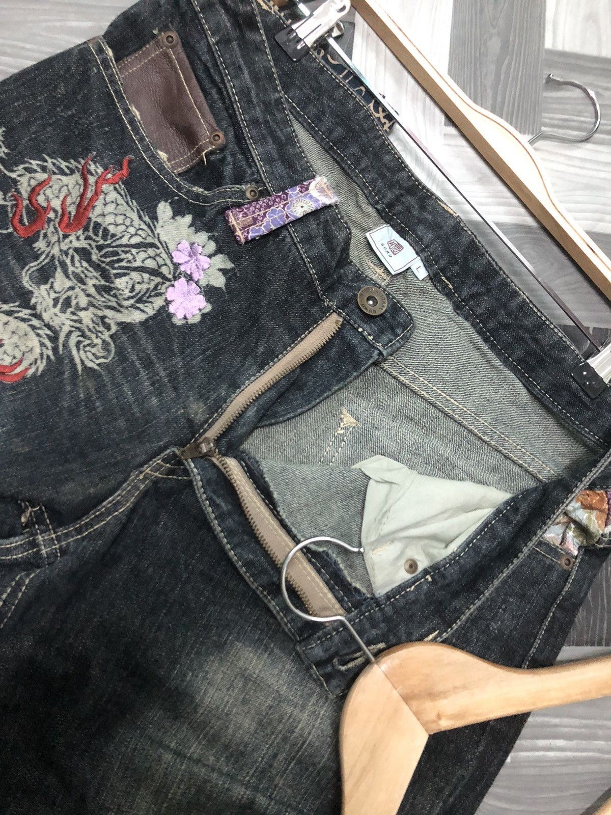 Japanese Brand VINTAGE GUMU SUKAJAN DRAGON EMBROIDERY DENIM Size US 34 / EU 50 - 6 Thumbnail