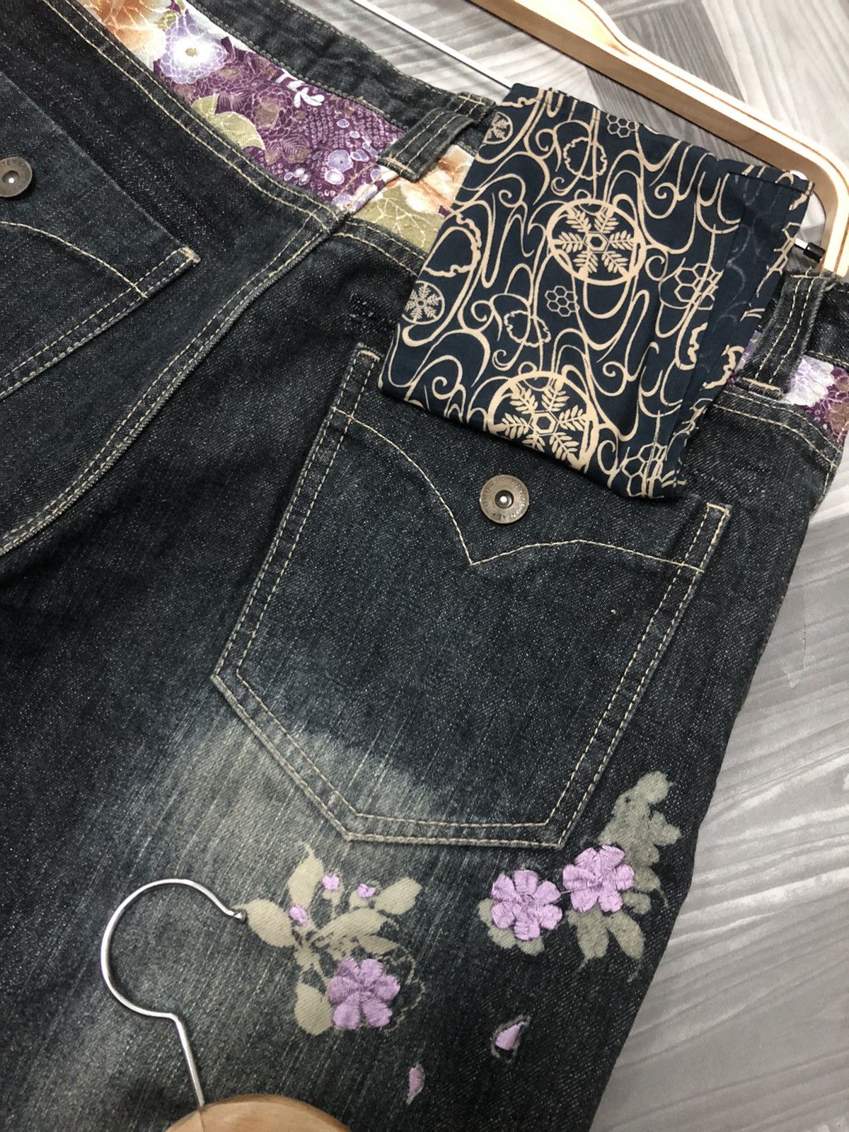 Japanese Brand VINTAGE GUMU SUKAJAN DRAGON EMBROIDERY DENIM Size US 34 / EU 50 - 13 Thumbnail