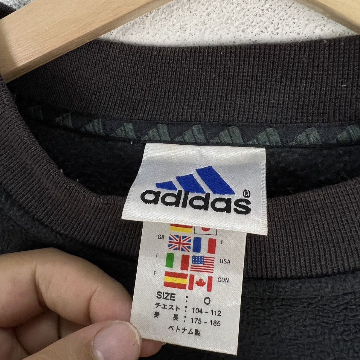 Adidas VINTAGE ADIDAS SWEATSHIRT BIG LOGO Size US M / EU 48-50 / 2 - 11 Thumbnail