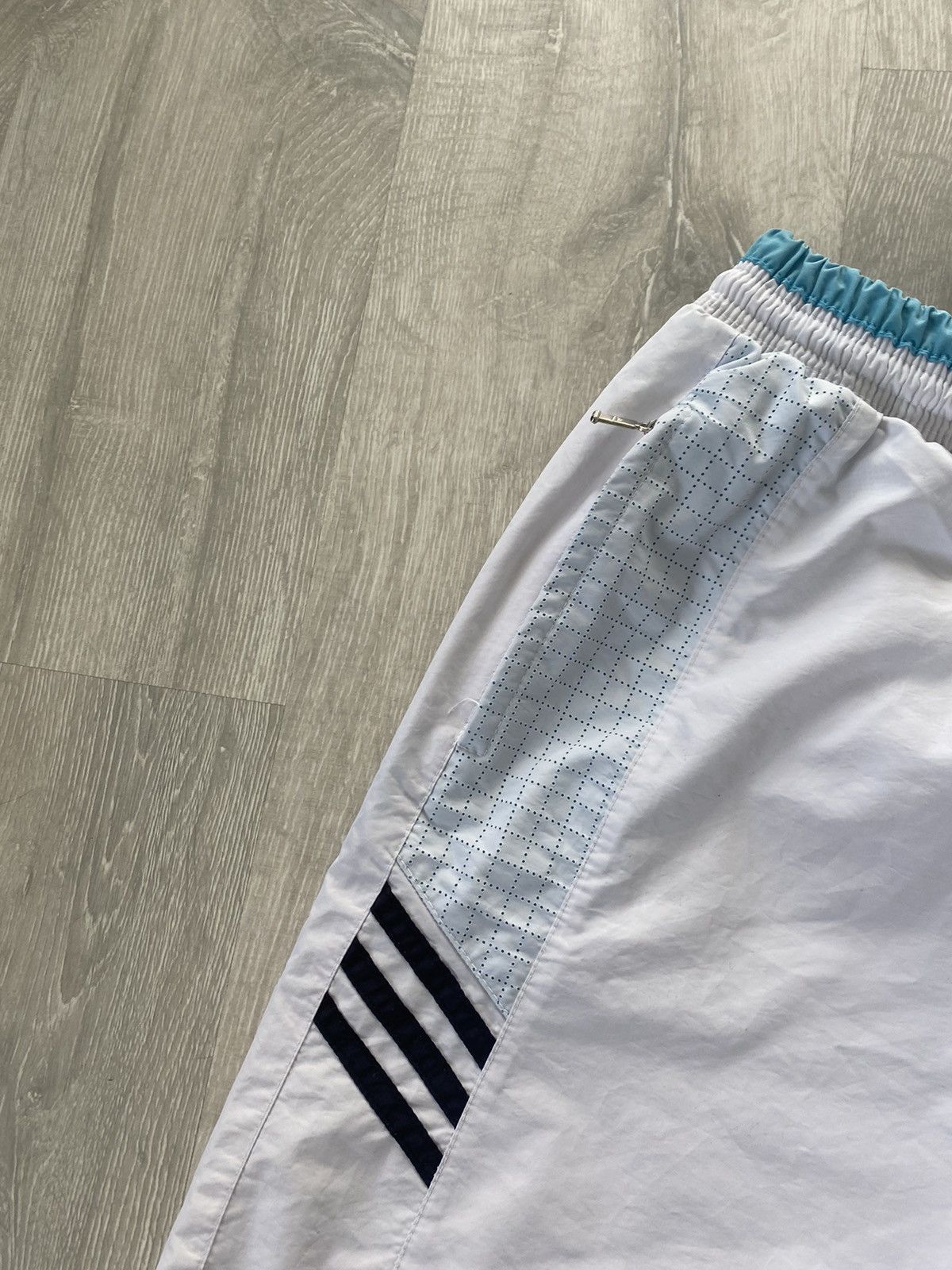 Adidas × Vintage Adidas vintage white shorts track pants small logo 2000s Size US 34 / EU 50 - 3 Thumbnail