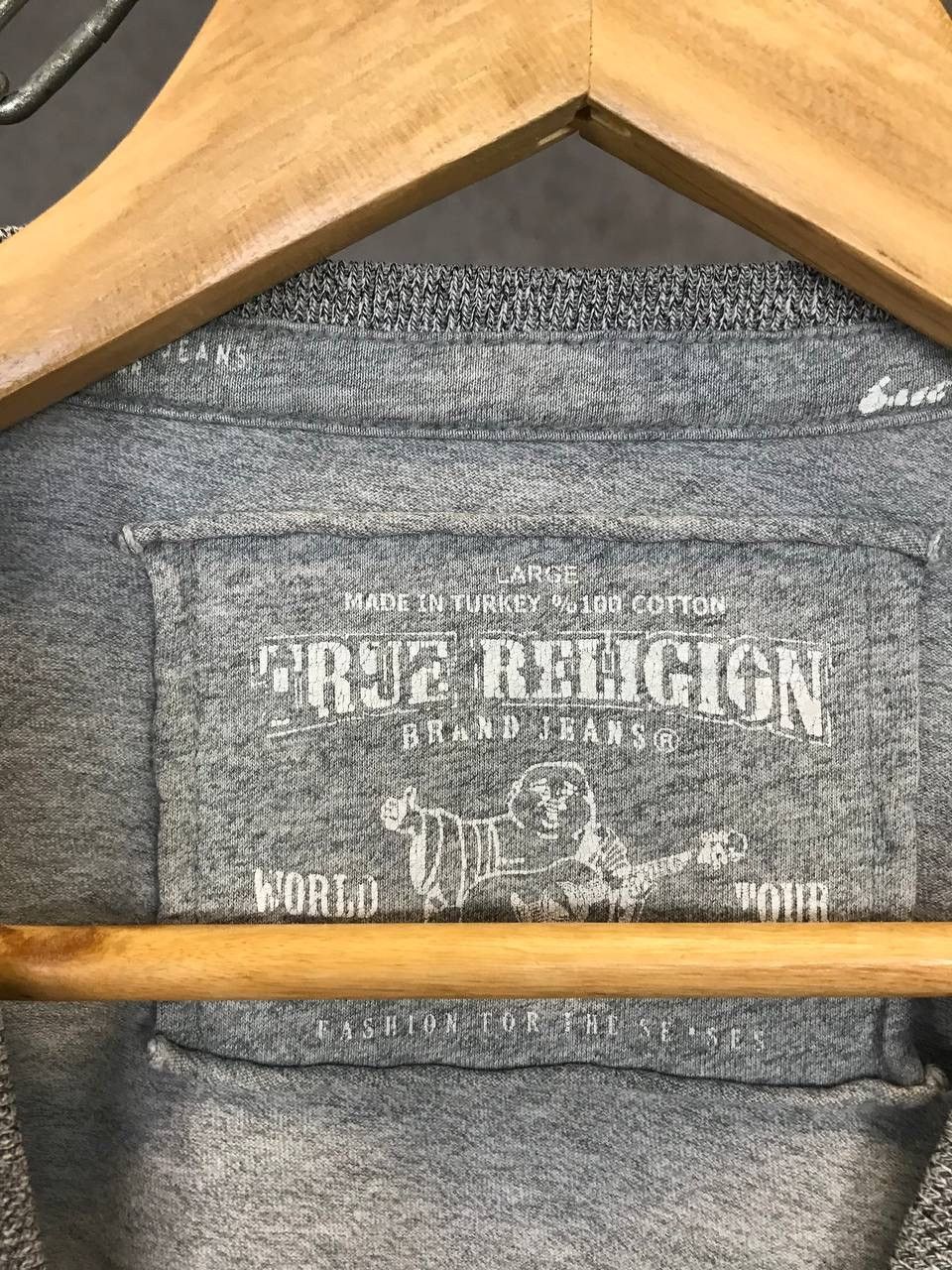 True Religion True Religion Japanese brand big center logo distressed tee Size US L / EU 52-54 / 3 - 4 Thumbnail
