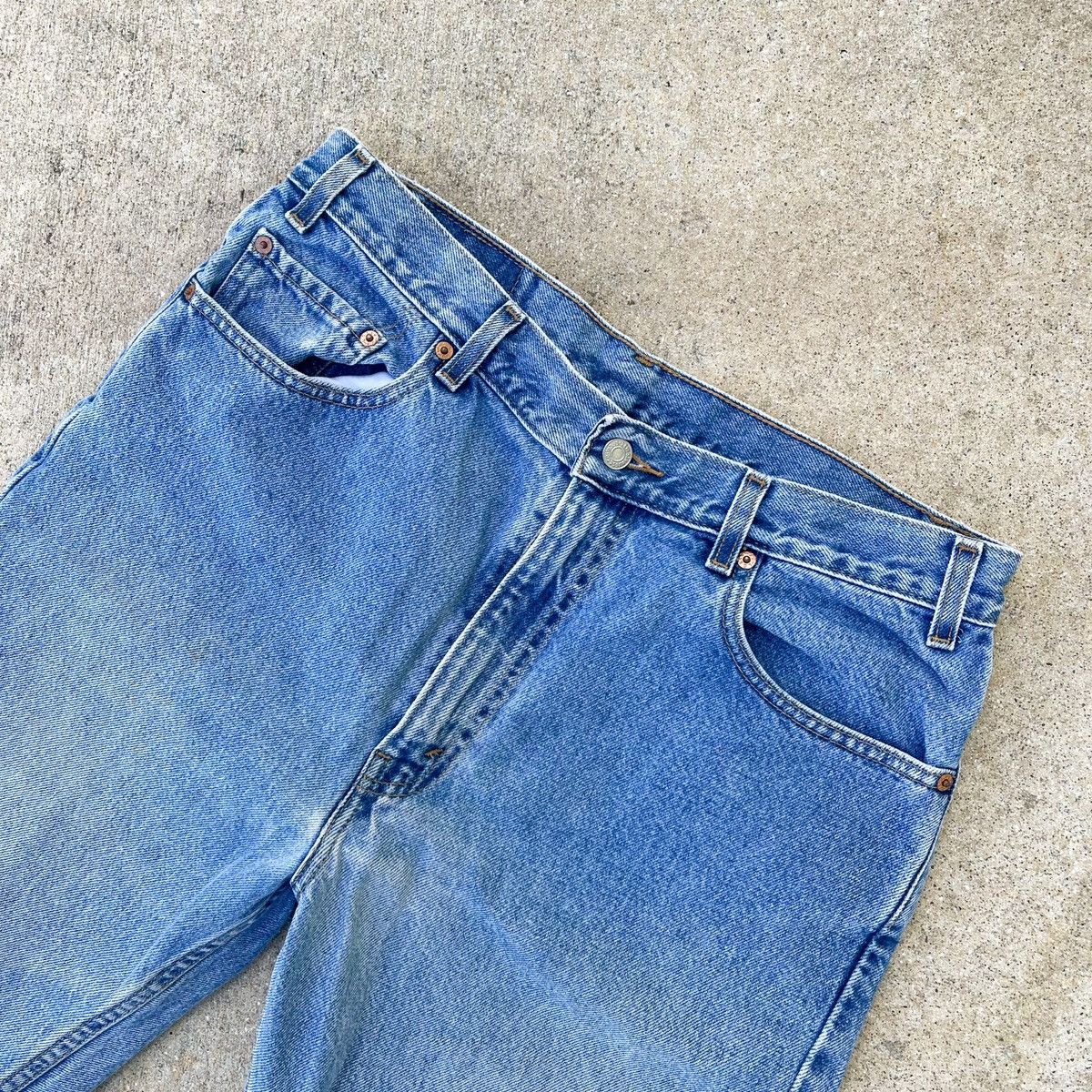 Levi's × Vintage Vintage 90s Levi’s Denim Light Wash Jeans 35 x 29 Size US 35 - 4 Thumbnail