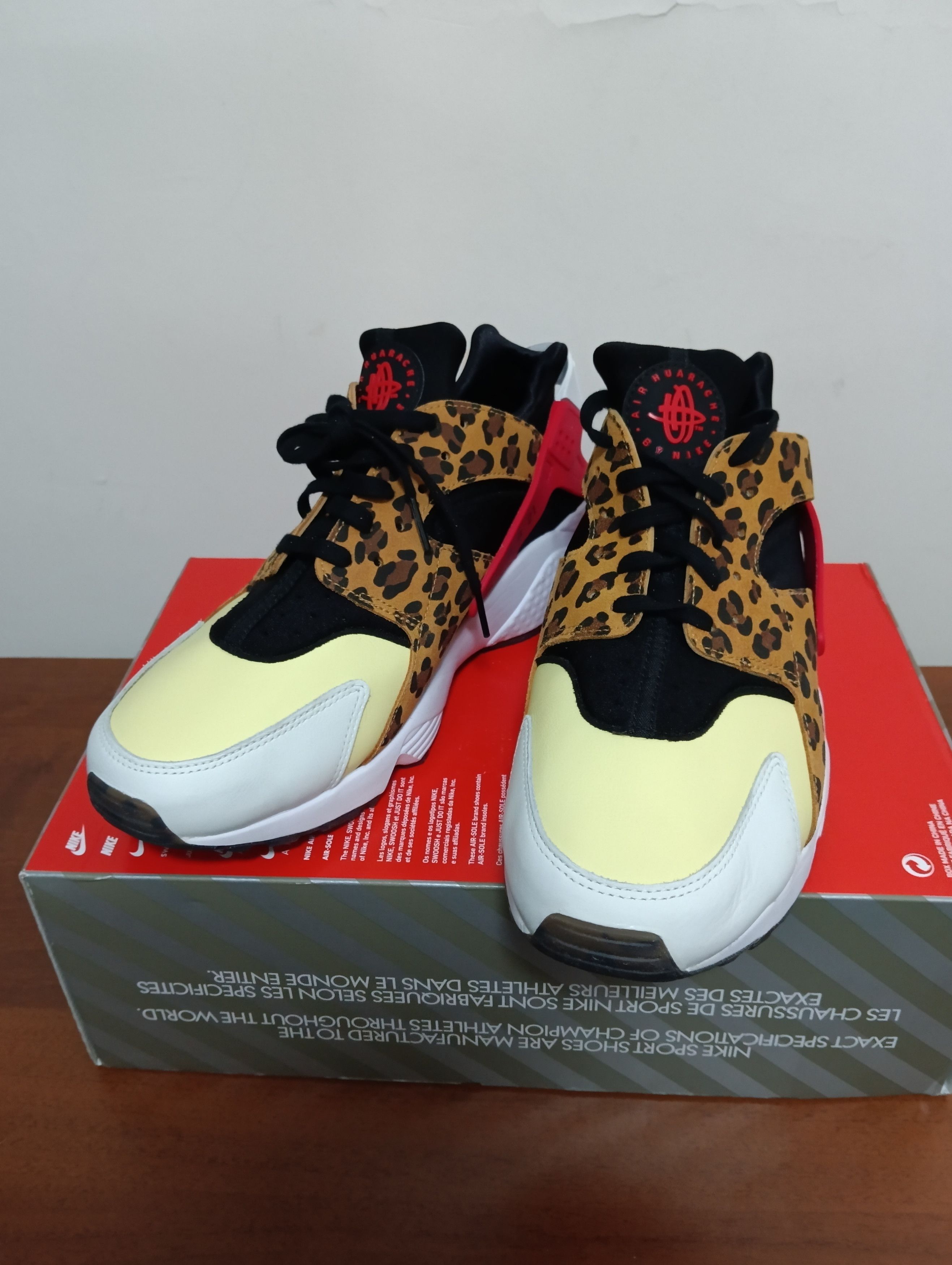 Nike NIKE AIR HUARACHE 'SNKRS DAY' - Size 11 Size US 11 / EU 44 - 3 Thumbnail