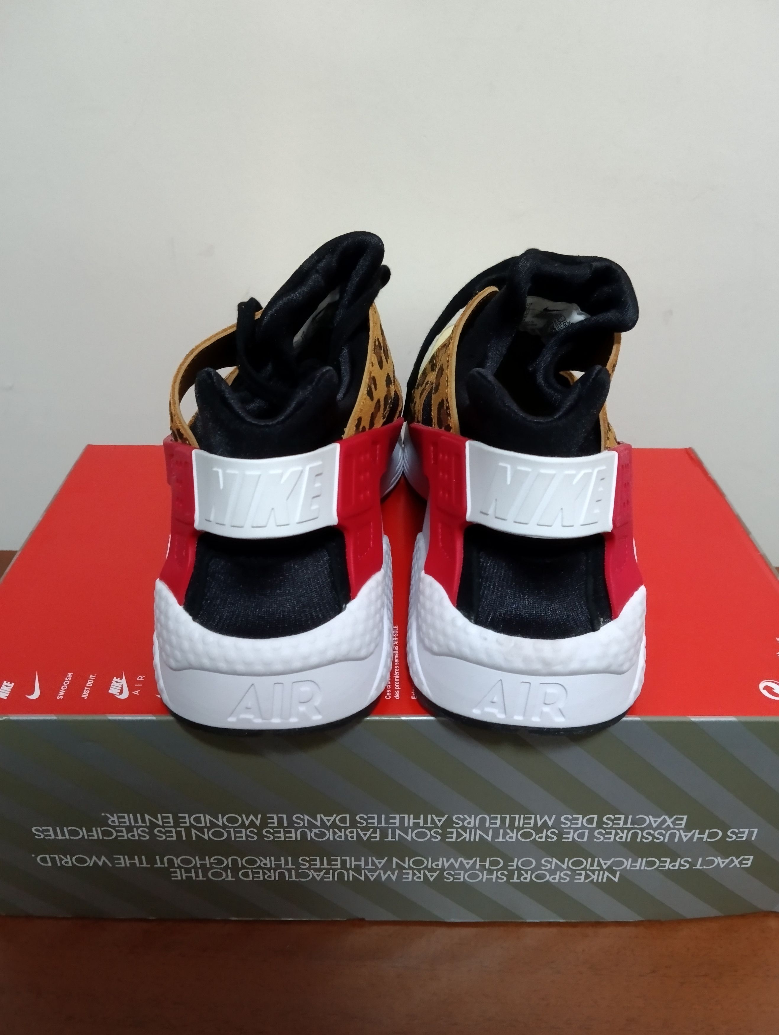 Nike NIKE AIR HUARACHE 'SNKRS DAY' - Size 11 Size US 11 / EU 44 - 2 Thumbnail