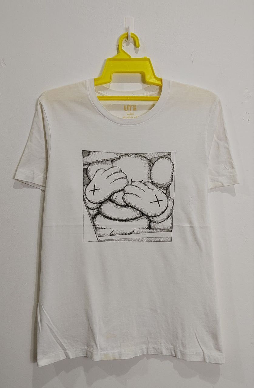 Designer × Kaws × Original Fake Kaws x Uniqlo Collaboration Flayed Tee Size US L / EU 52-54 / 3 - 2 Thumbnail