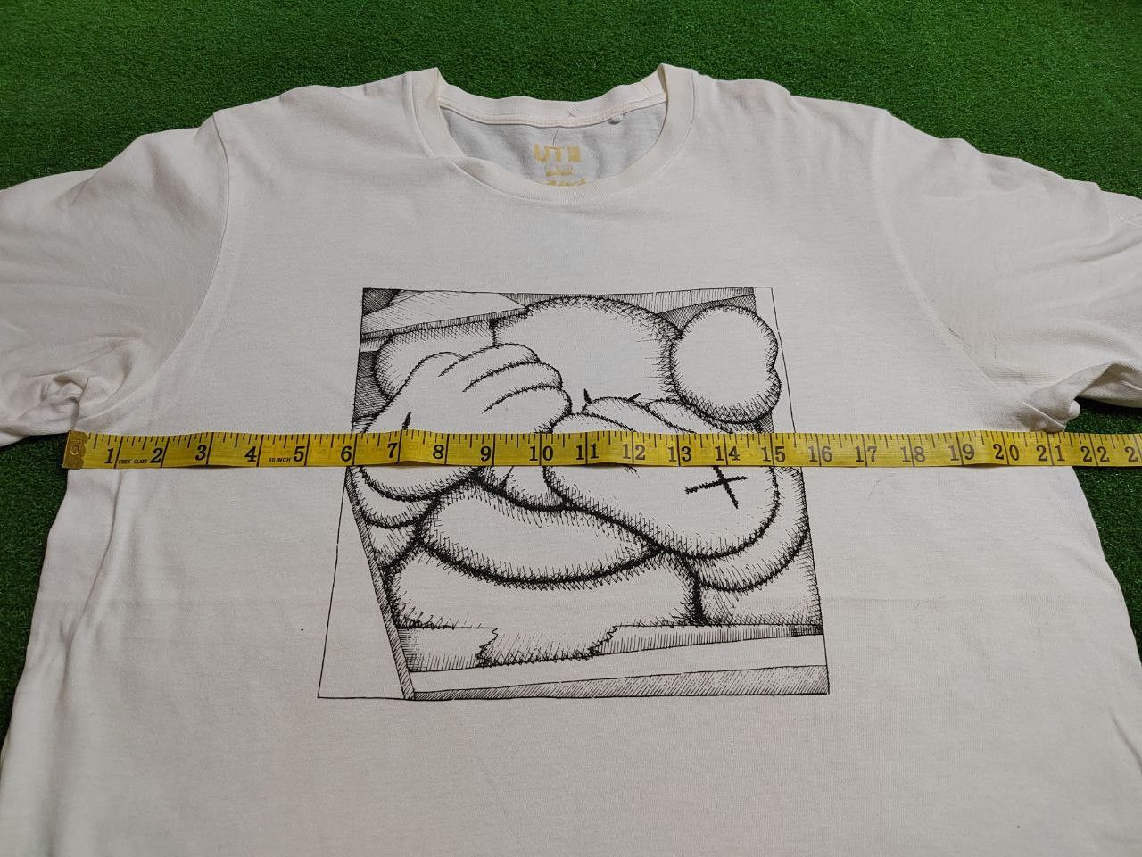 Designer × Kaws × Original Fake Kaws x Uniqlo Collaboration Flayed Tee Size US L / EU 52-54 / 3 - 4 Thumbnail