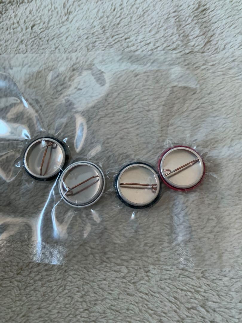 Valentino Valentino x Undercover collectible pin set Size ONE SIZE - 2 Thumbnail