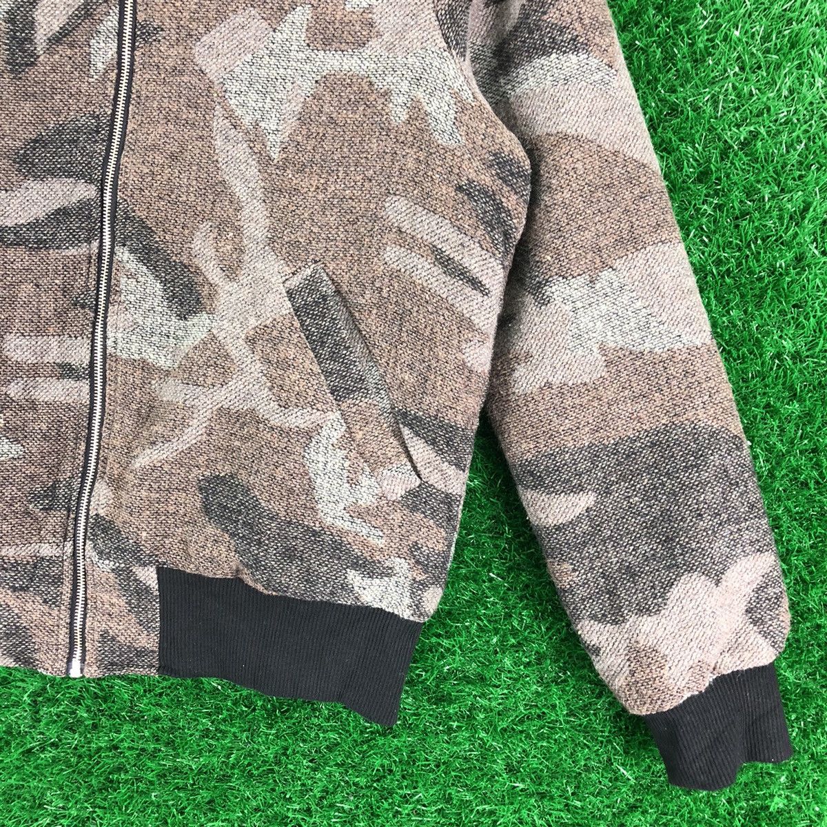 Japanese Brand Vintagw Bomber Jacket Camo by L'armoire de Luxe Size US XS / EU 42 / 0 - 3 Thumbnail