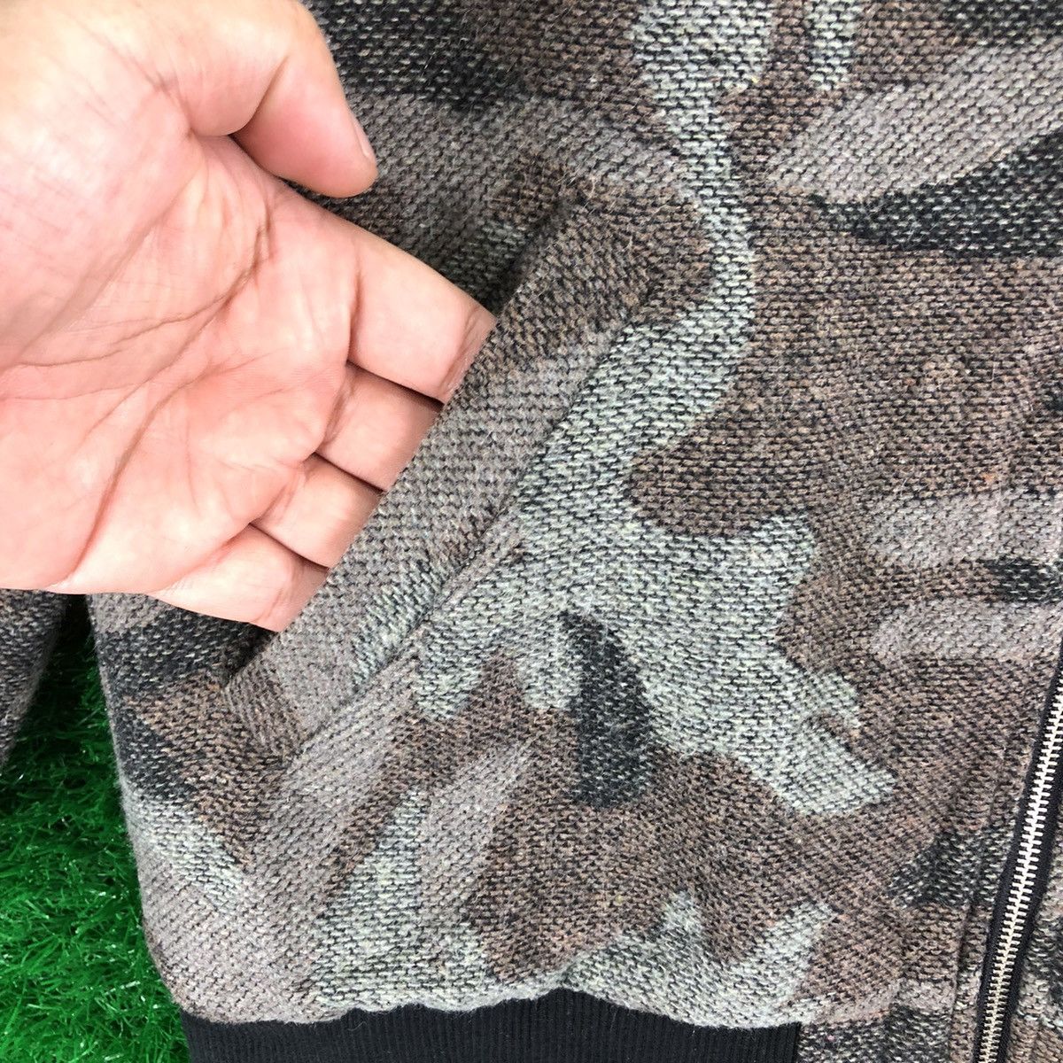 Japanese Brand Vintagw Bomber Jacket Camo by L'armoire de Luxe Size US XS / EU 42 / 0 - 9 Thumbnail