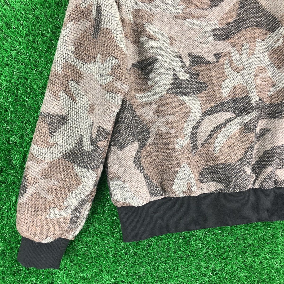 Japanese Brand Vintagw Bomber Jacket Camo by L'armoire de Luxe Size US XS / EU 42 / 0 - 6 Thumbnail