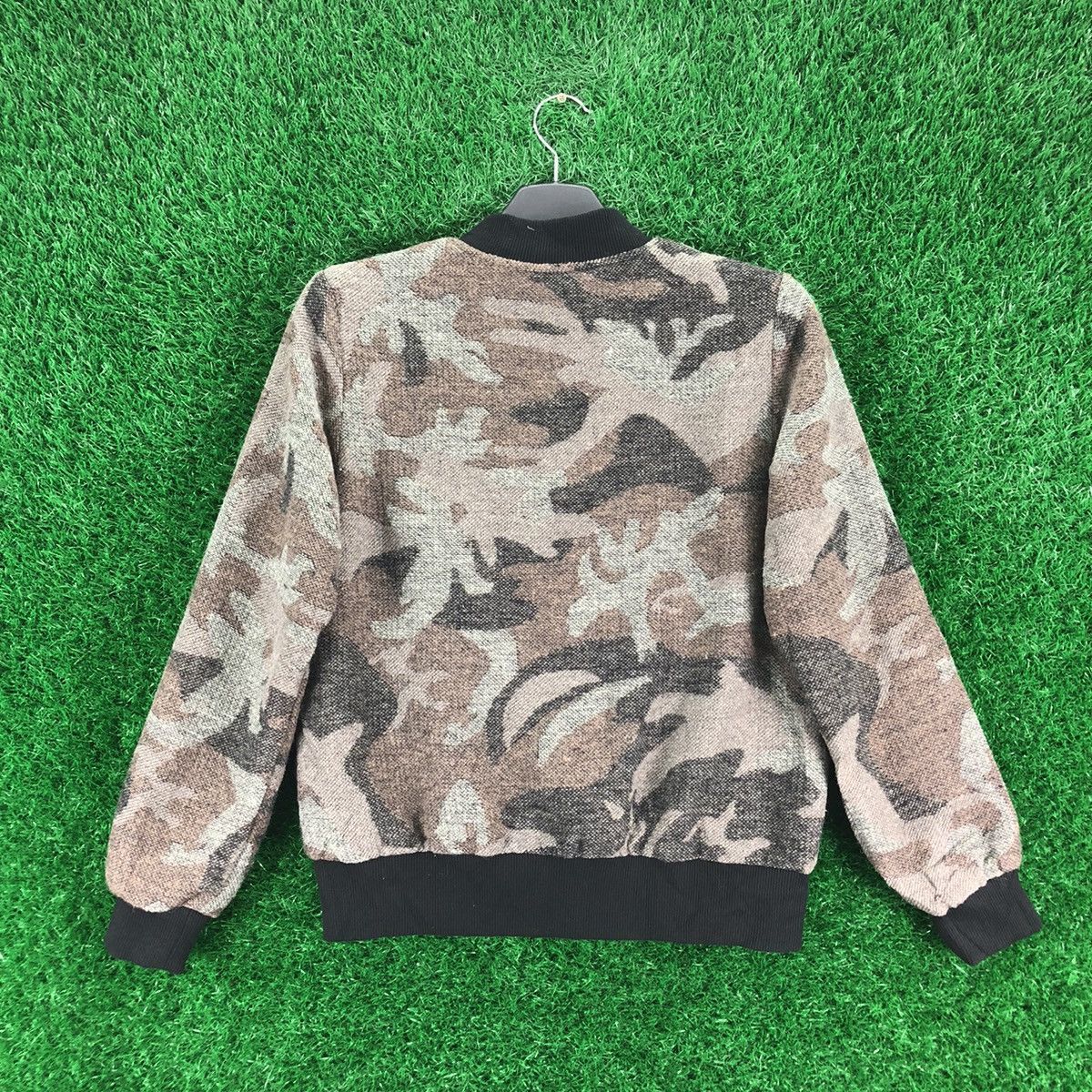 Japanese Brand Vintagw Bomber Jacket Camo by L'armoire de Luxe Size US XS / EU 42 / 0 - 4 Thumbnail