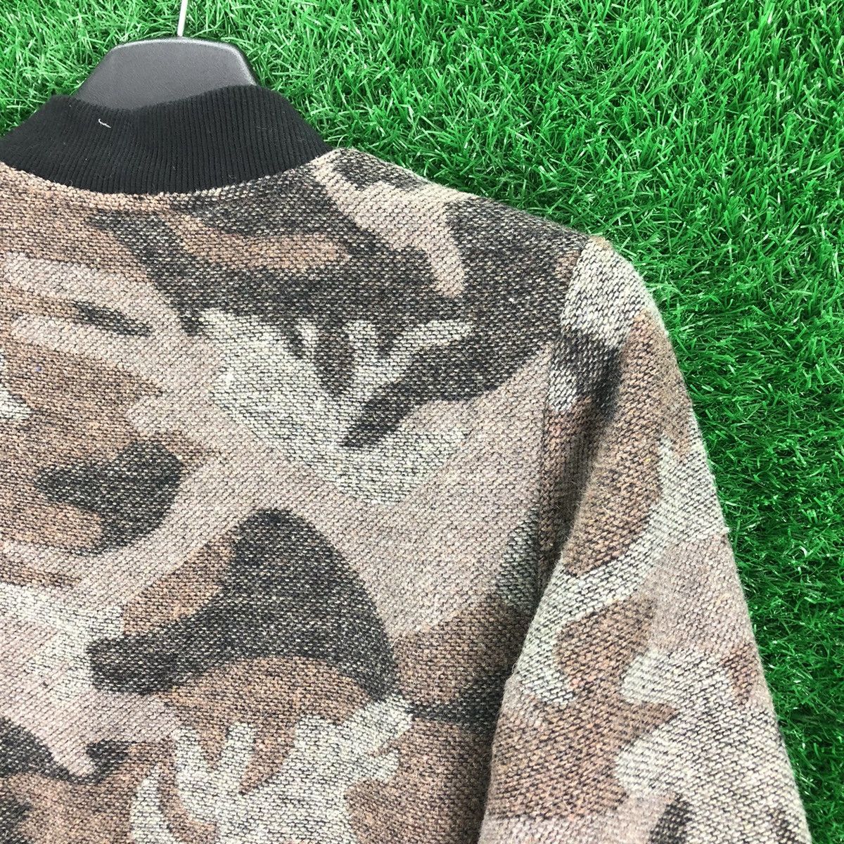 Japanese Brand Vintagw Bomber Jacket Camo by L'armoire de Luxe Size US XS / EU 42 / 0 - 5 Thumbnail