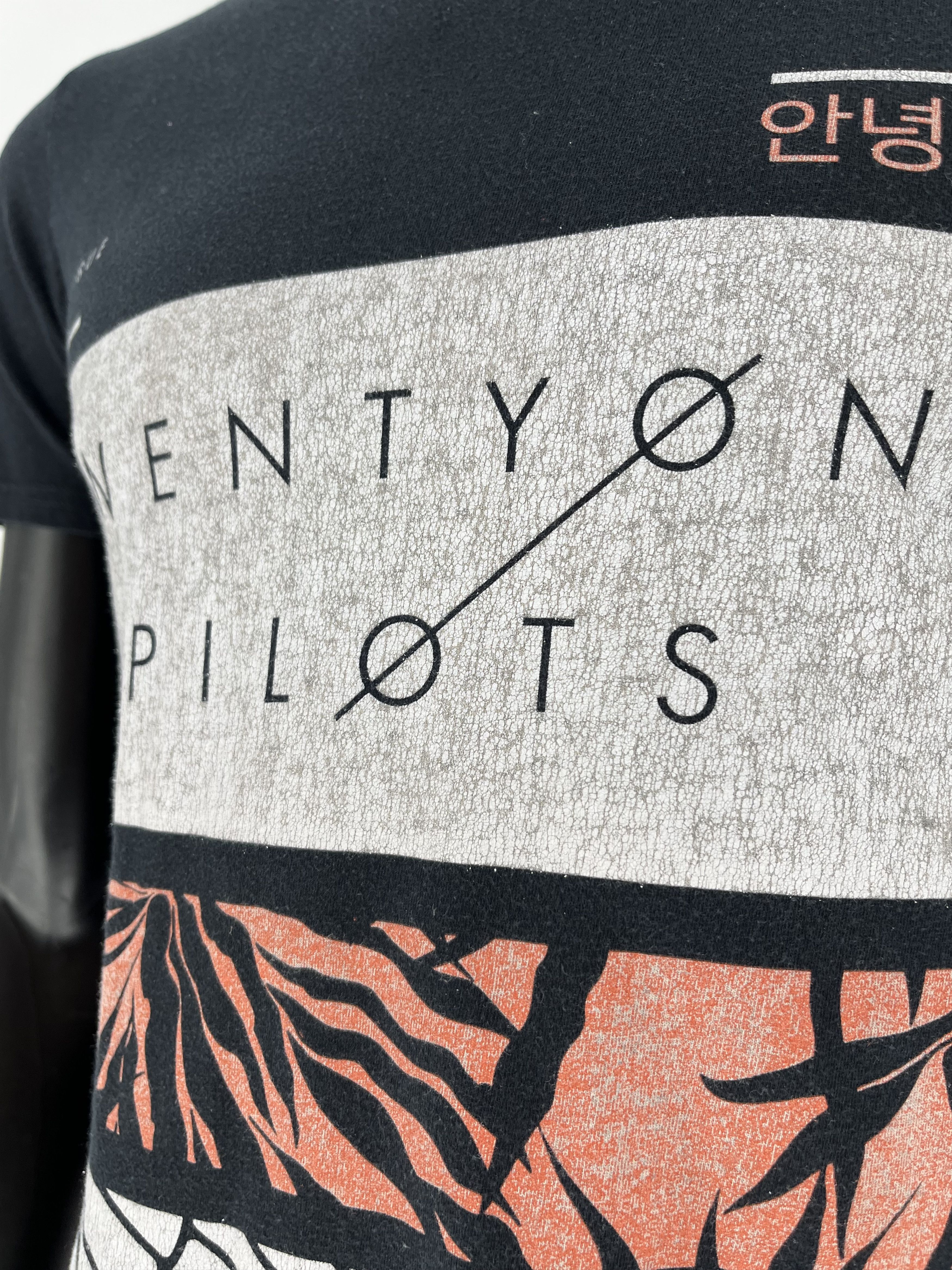 Band Tees Vintage Y2k Twenty One Pilots Vintage Cult Rock Band Tee Size US S / EU 44-46 / 1 - 6 Thumbnail