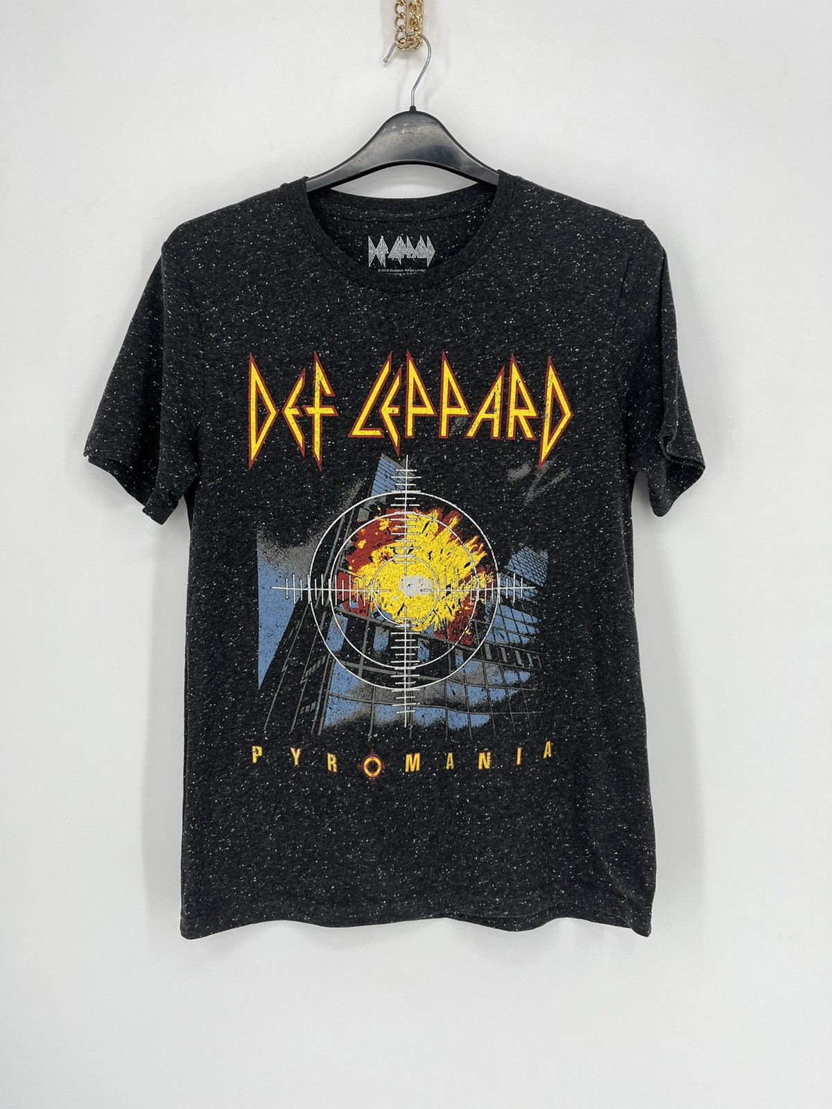 Band Tees × Def Leppard Vintage Y2K Def Leppard Pryromania Band Tee Size S Size US S / EU 44-46 / 1 - 4 Thumbnail