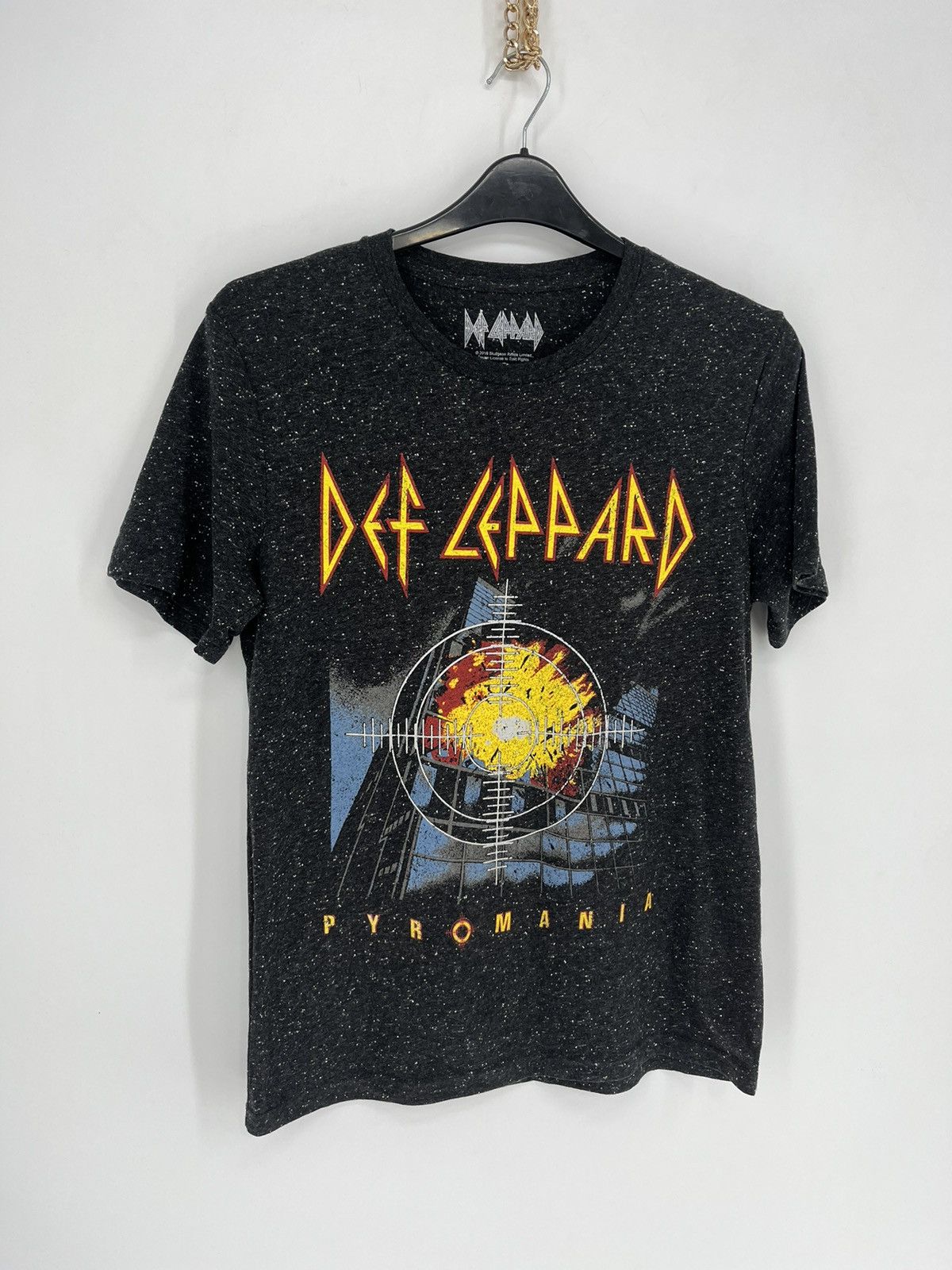 Band Tees × Def Leppard Vintage Y2K Def Leppard Pryromania Band Tee Size S Size US S / EU 44-46 / 1 - 2 Thumbnail