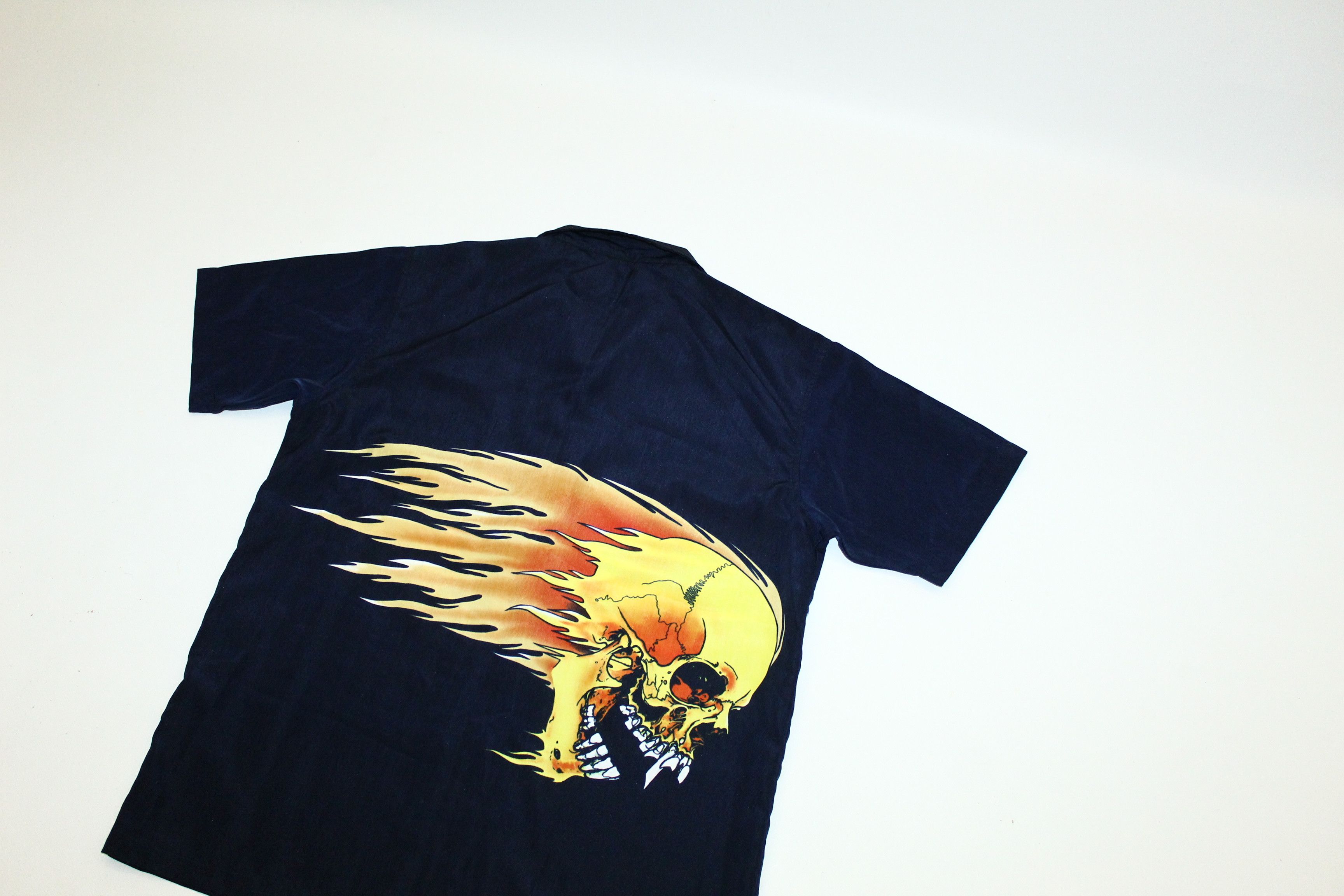 Metallica 💥 RARE 💥 90s Dnon Jeans Skull Flame All Over Print Shirt Size US M / EU 48-50 / 2 - 8 Thumbnail