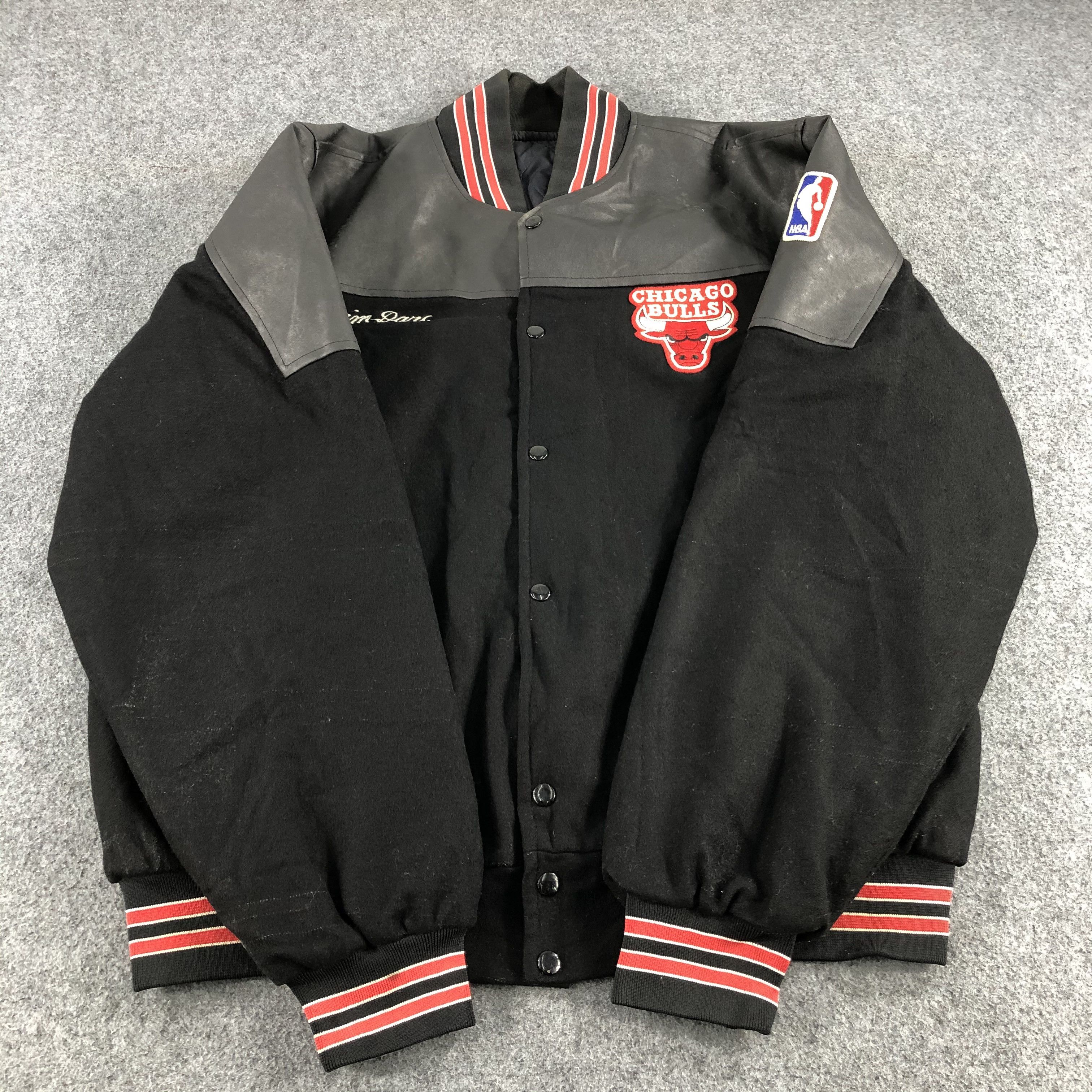 Vintage Vintage Chichago Bulls Wool Varsity Jacket-M203 Size US XL / EU 56 / 4 - 3 Thumbnail