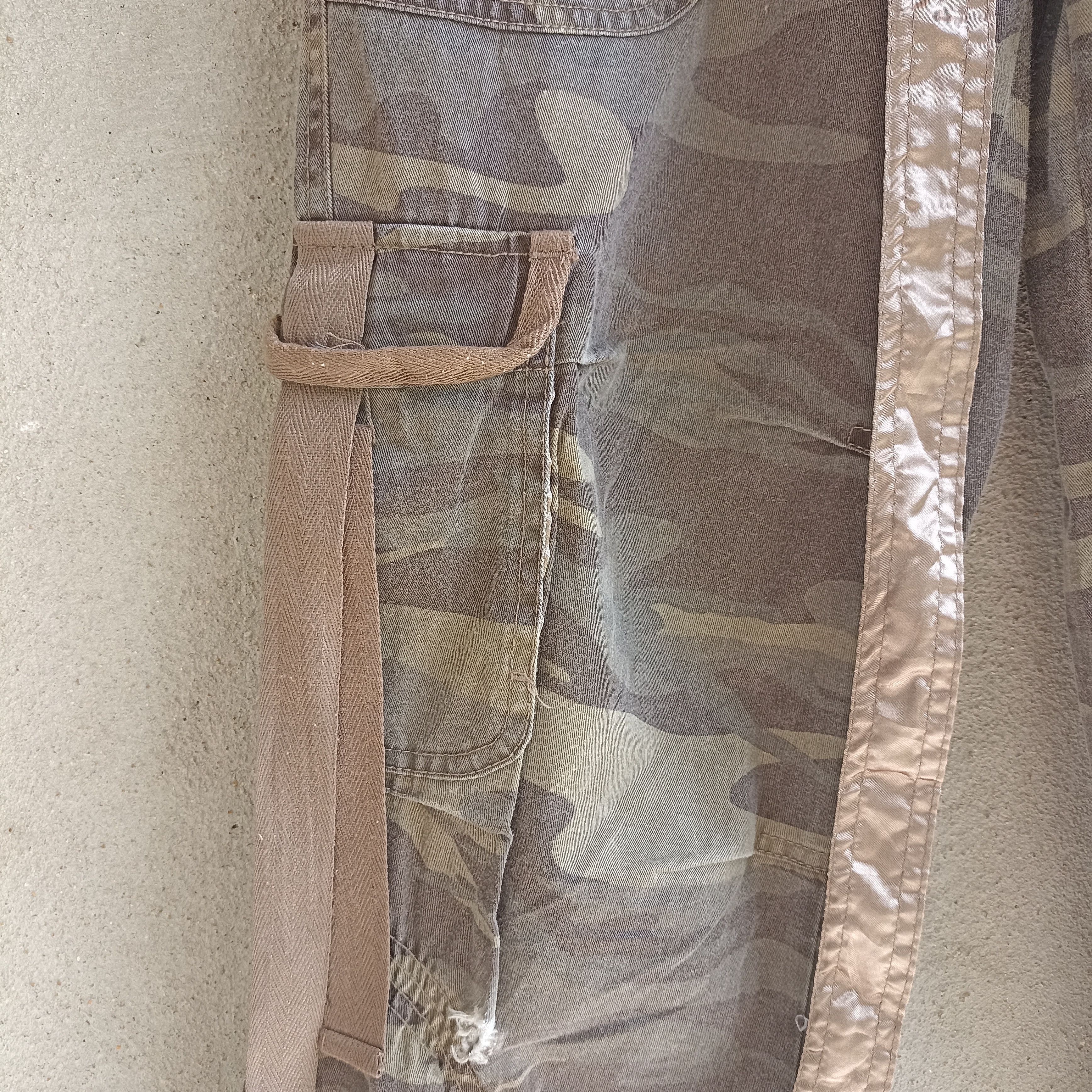 Japanese Brand Wet Seal Bondage Camo Multipocket Cargopant Size 30" / US 8 / IT 44 - 7 Thumbnail