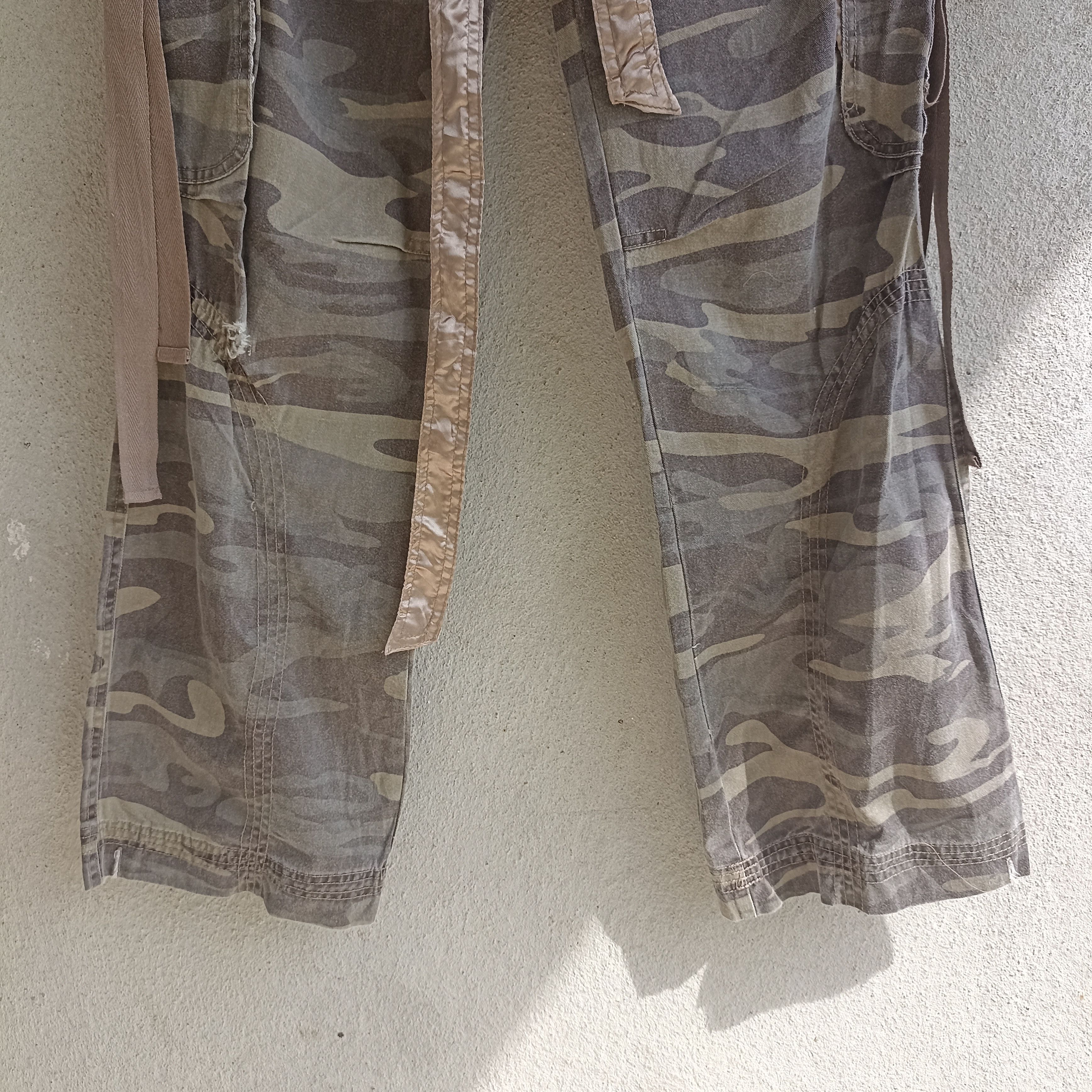 Japanese Brand Wet Seal Bondage Camo Multipocket Cargopant Size 30" / US 8 / IT 44 - 4 Thumbnail