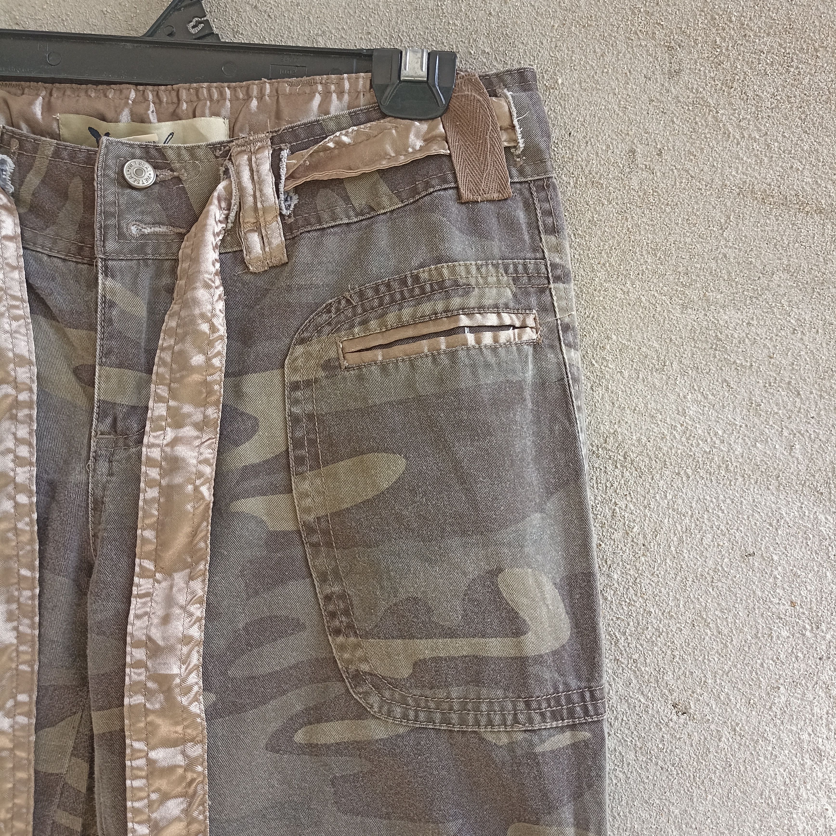 Japanese Brand Wet Seal Bondage Camo Multipocket Cargopant Size 30" / US 8 / IT 44 - 6 Thumbnail