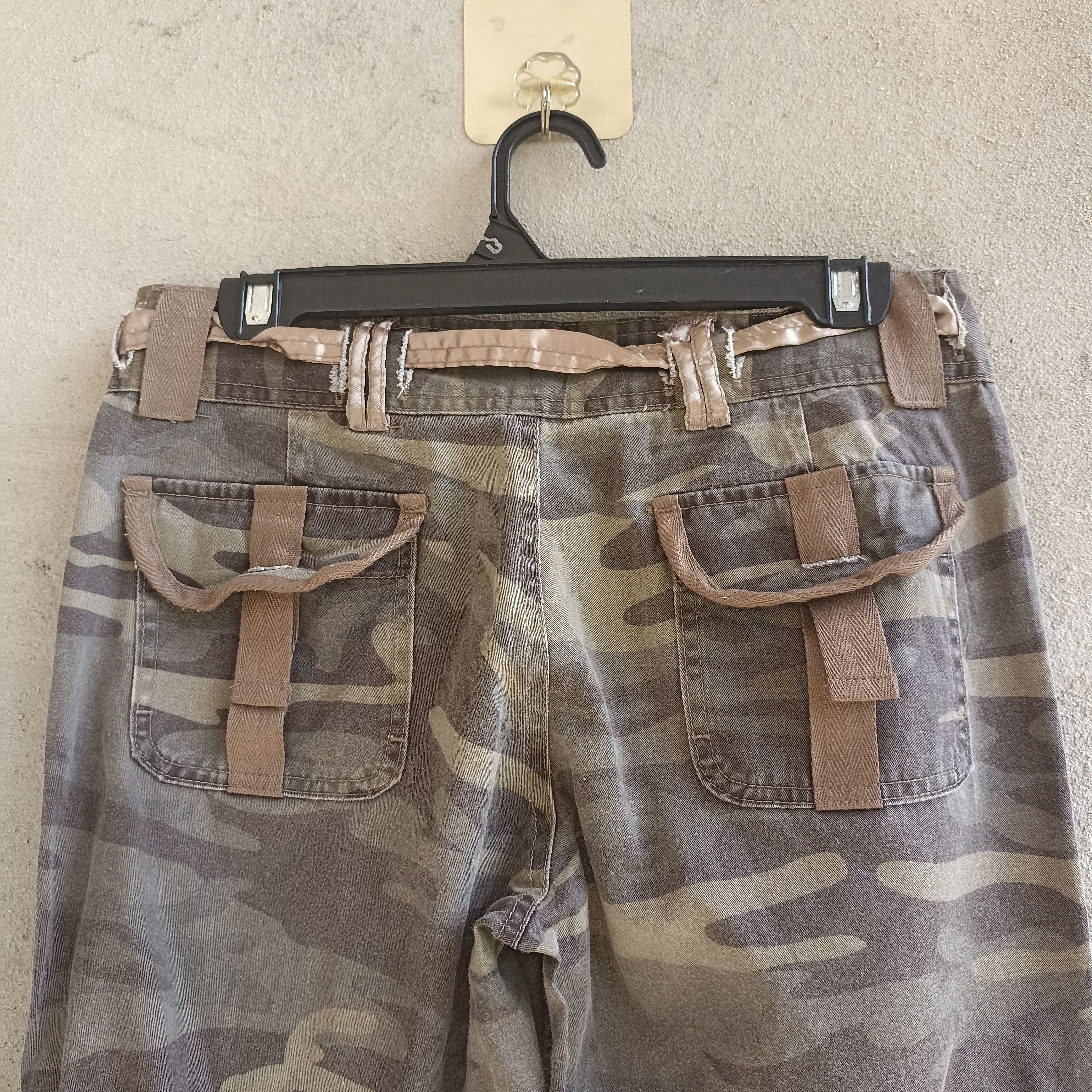 Japanese Brand Wet Seal Bondage Camo Multipocket Cargopant Size 30" / US 8 / IT 44 - 15 Thumbnail