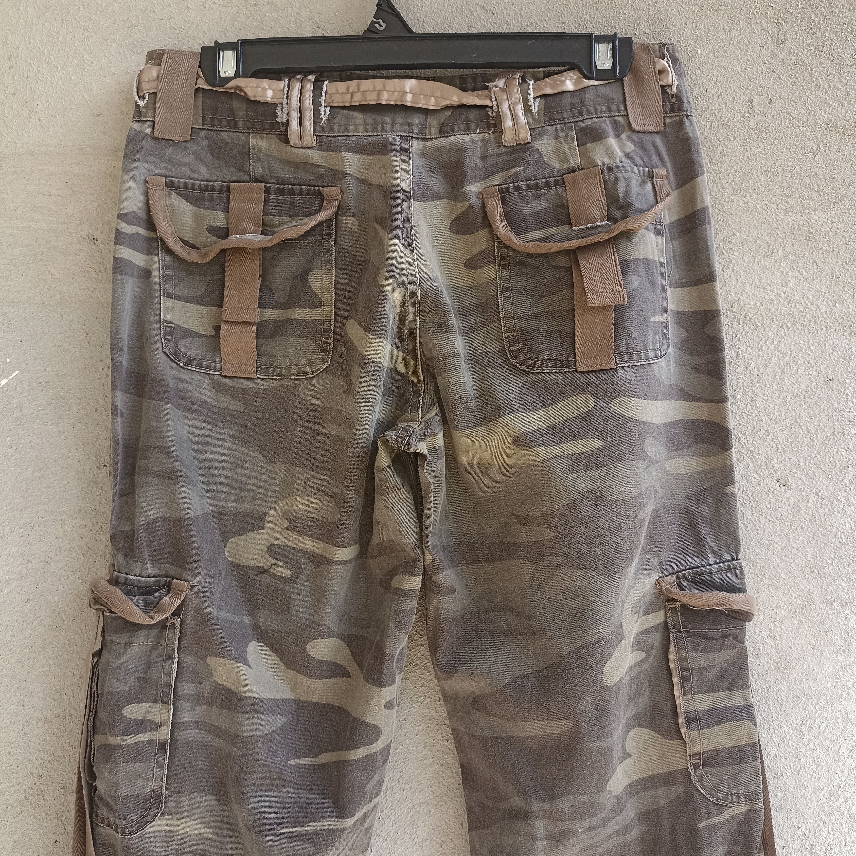 Japanese Brand Wet Seal Bondage Camo Multipocket Cargopant Size 30" / US 8 / IT 44 - 13 Thumbnail