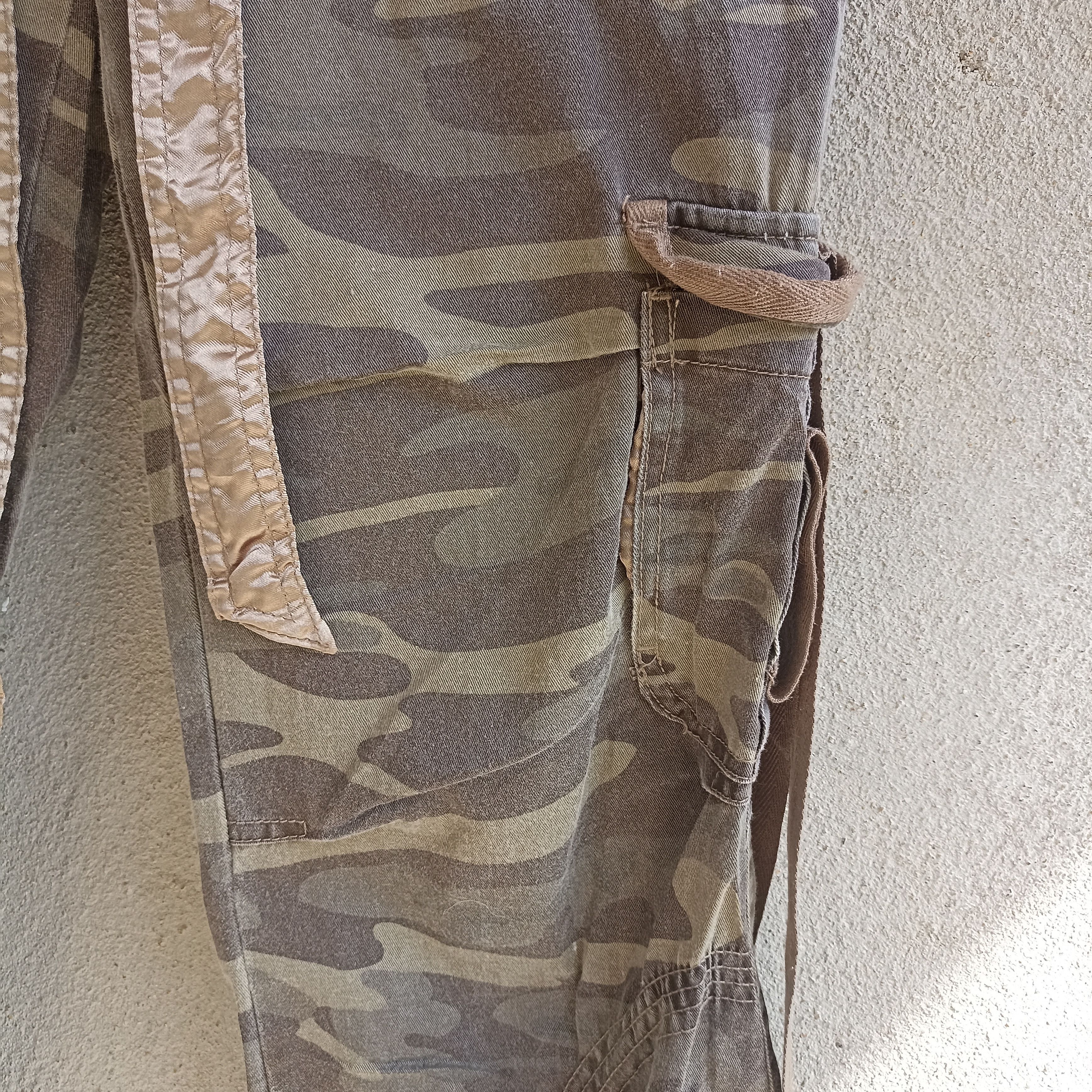 Japanese Brand Wet Seal Bondage Camo Multipocket Cargopant Size 30" / US 8 / IT 44 - 8 Thumbnail