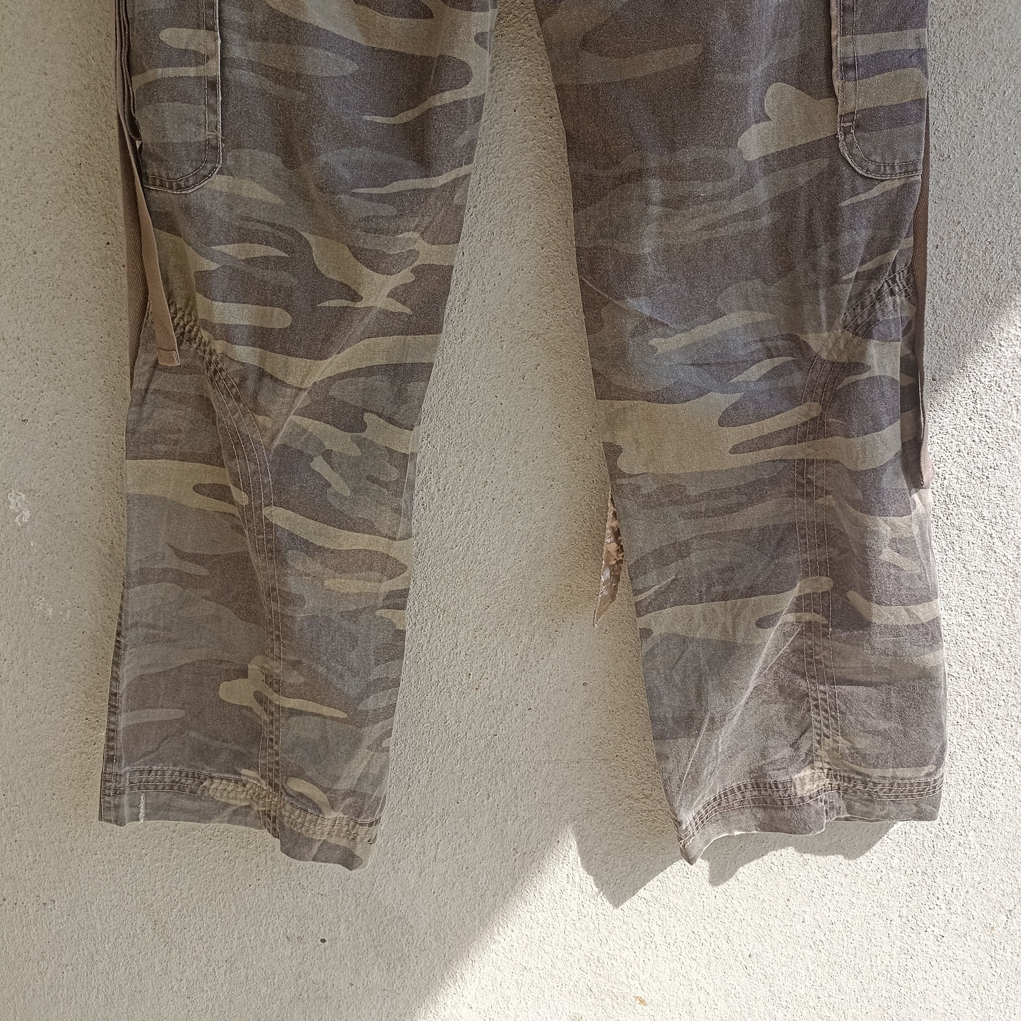 Japanese Brand Wet Seal Bondage Camo Multipocket Cargopant Size 30" / US 8 / IT 44 - 14 Thumbnail
