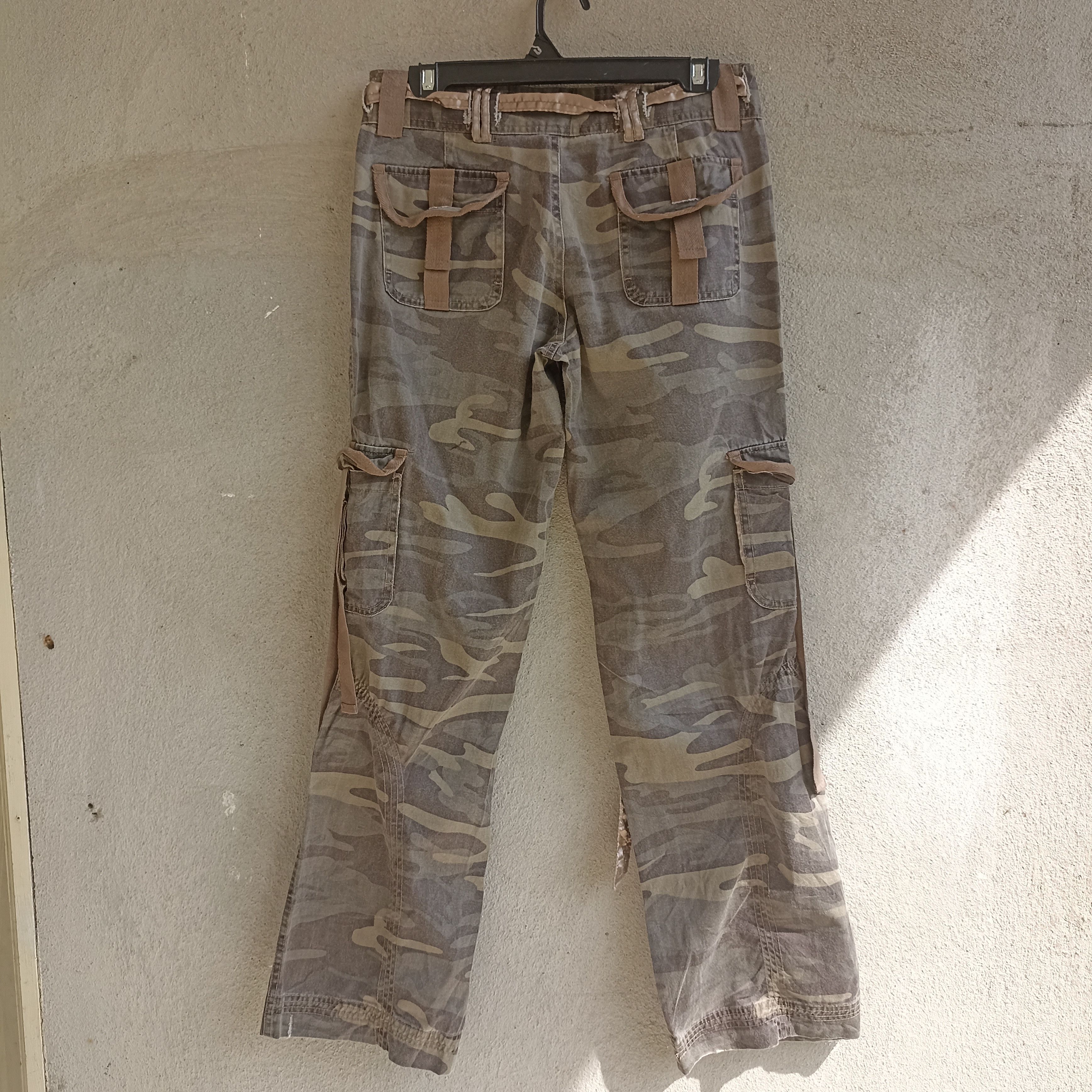 Japanese Brand Wet Seal Bondage Camo Multipocket Cargopant Size 30" / US 8 / IT 44 - 12 Thumbnail